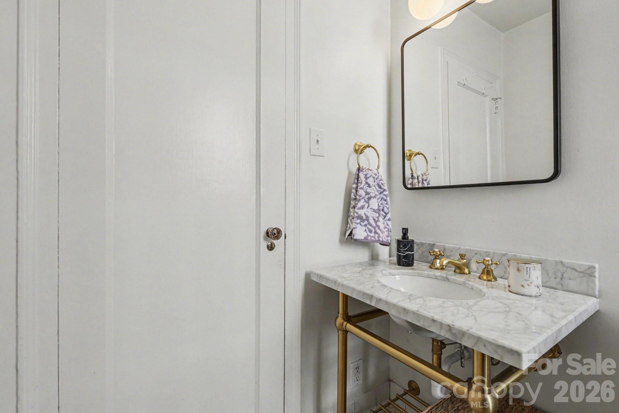 301 W 10th Street Unit: 202