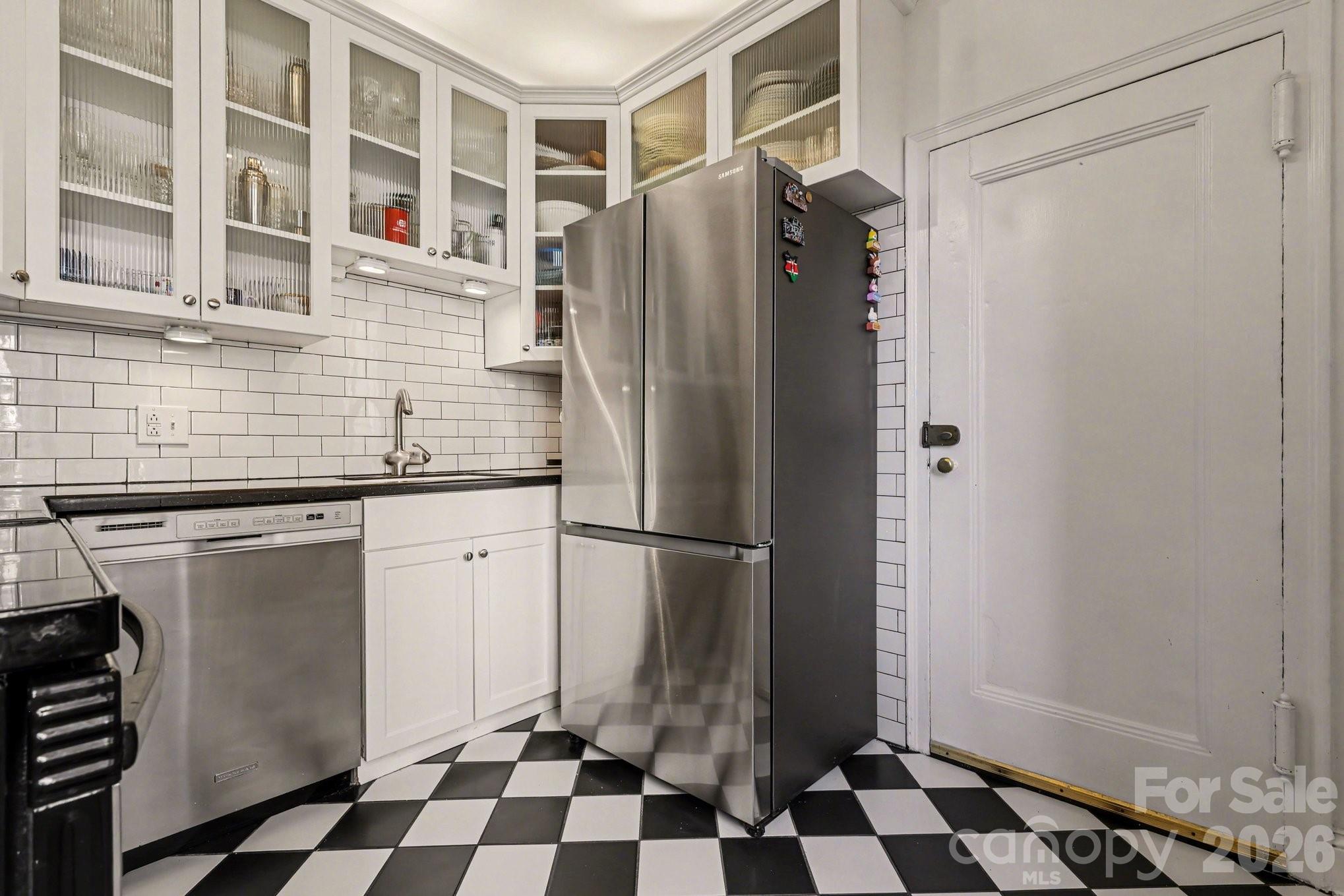 301 W 10th Street Unit: 202