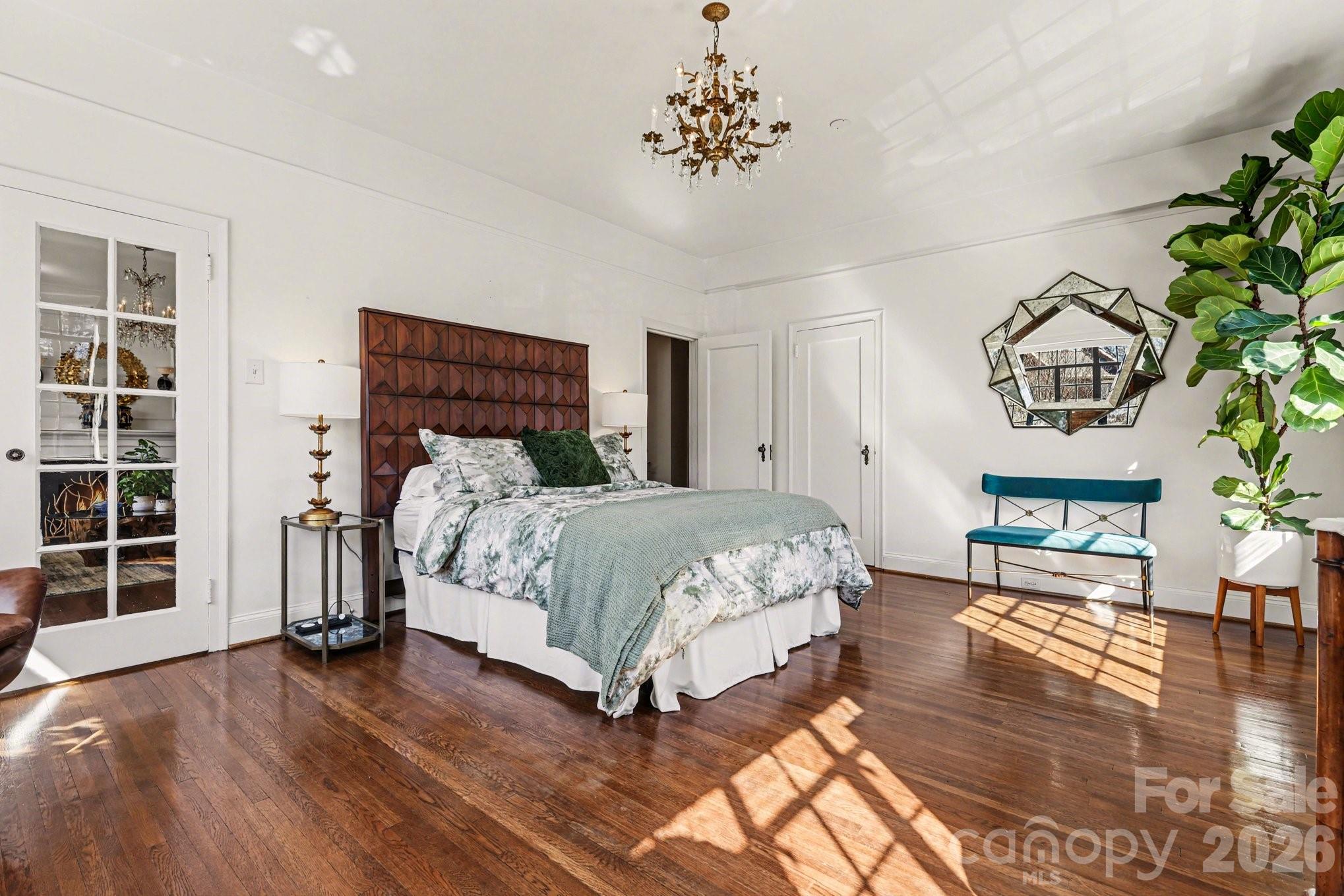 301 W 10th Street Unit: 202