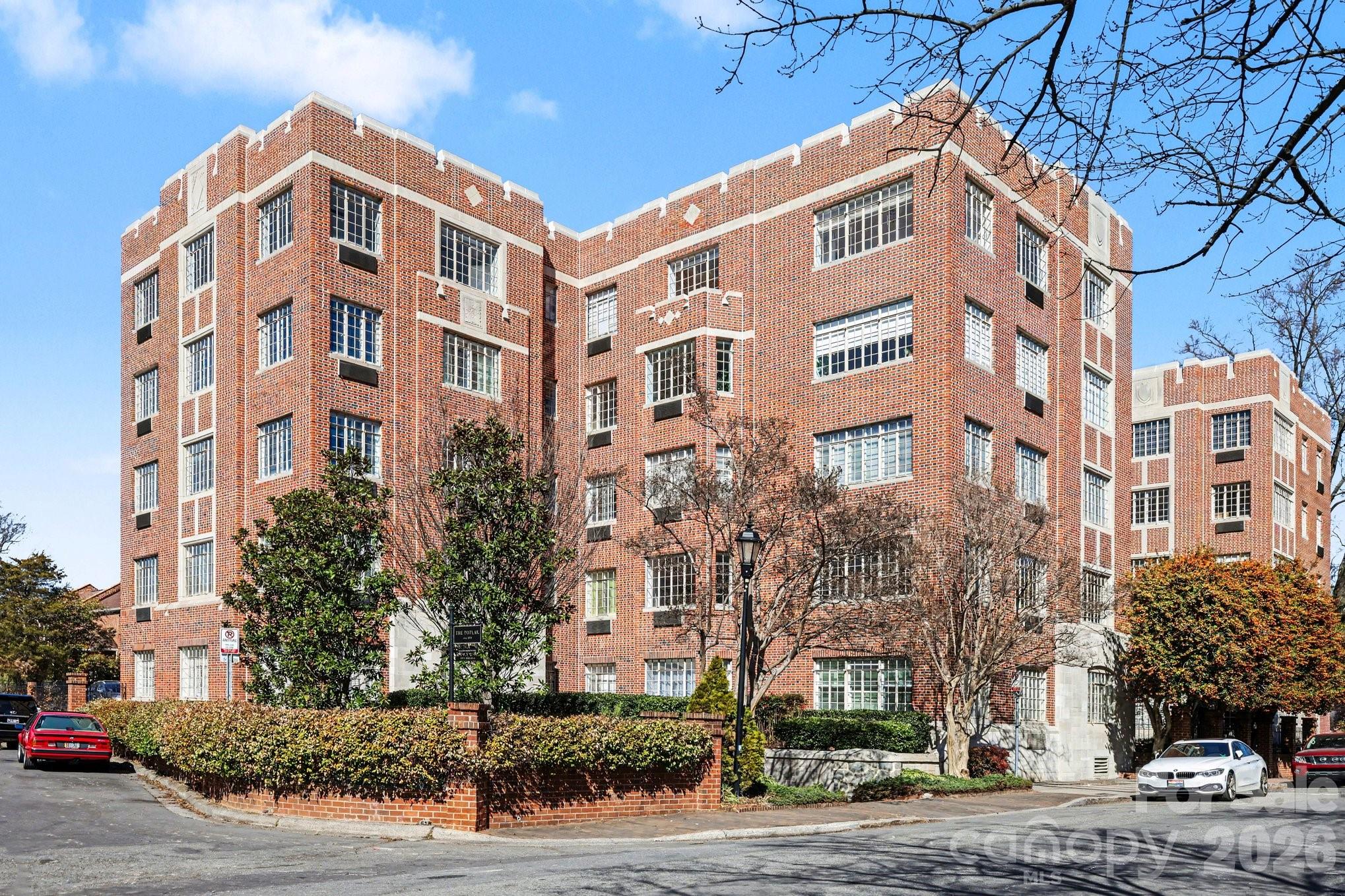 301 W 10th Street Unit: 202