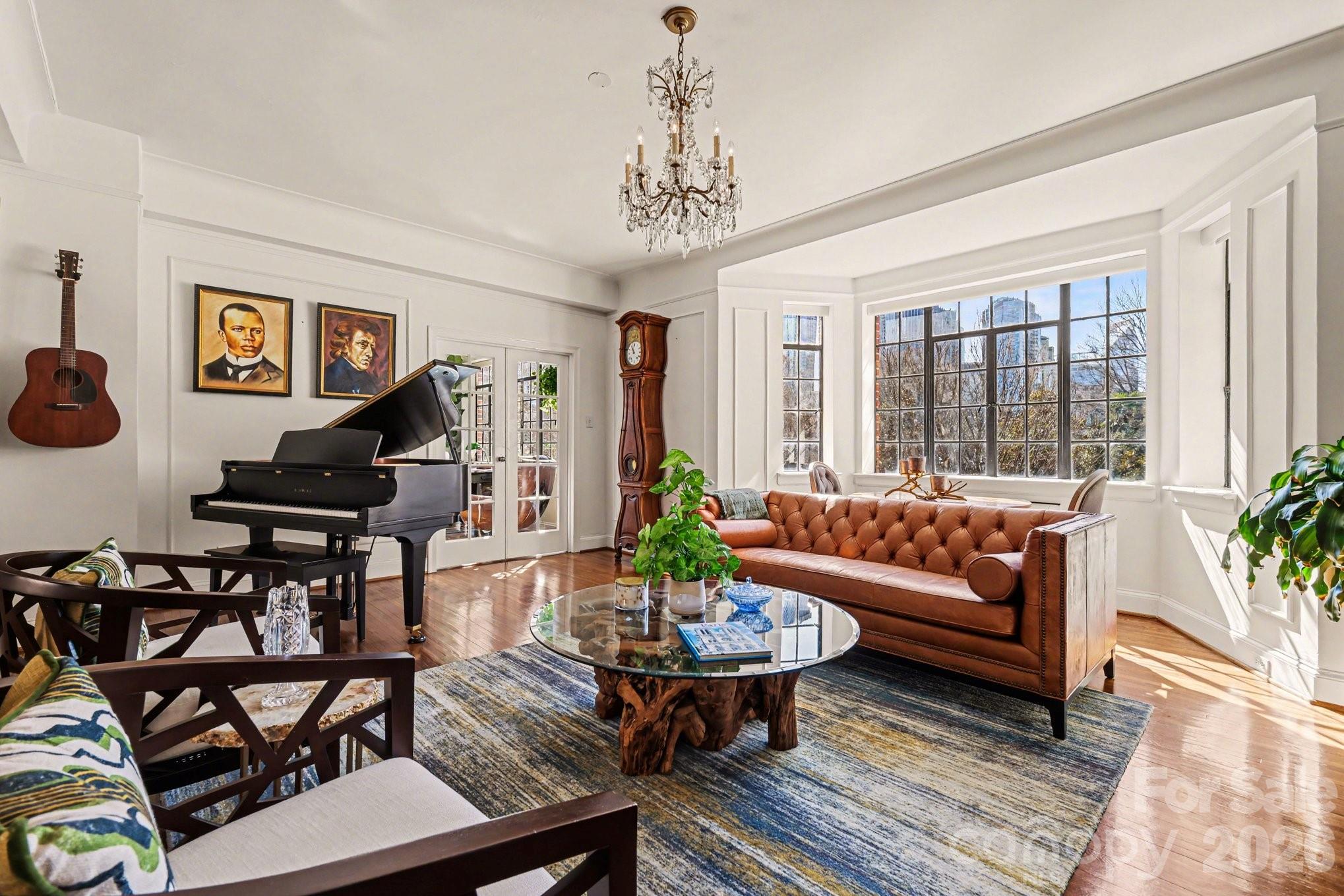 301 W 10th Street Unit: 202