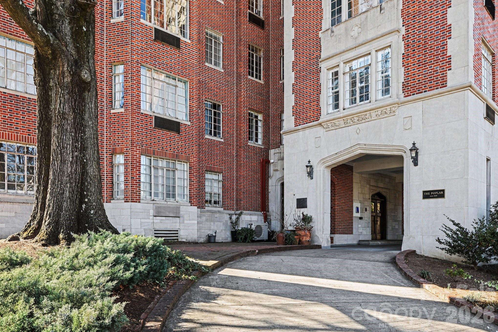 301 W 10th Street Unit: 202