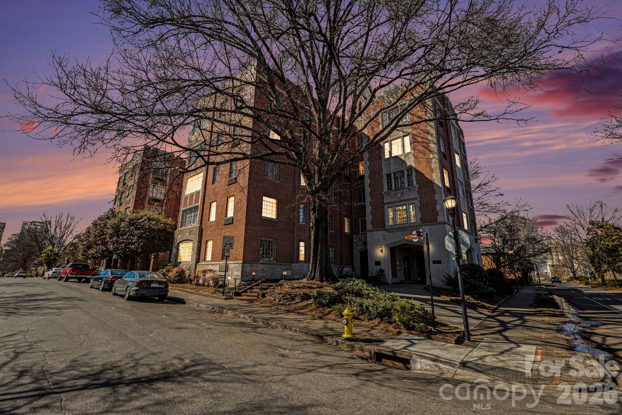 301 W 10th Street Unit: 202
