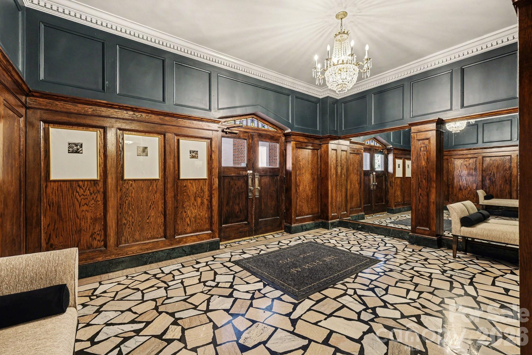 301 W 10th Street Unit: 202