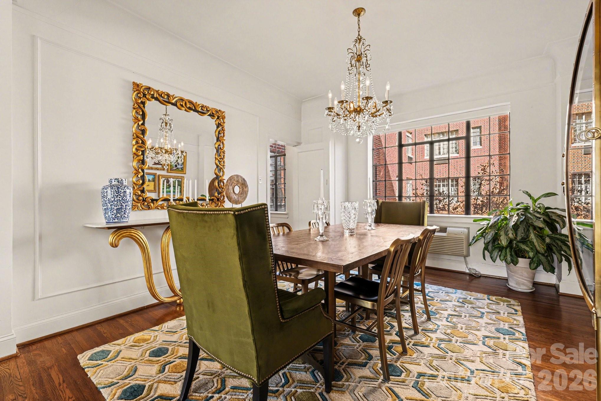 301 W 10th Street Unit: 202