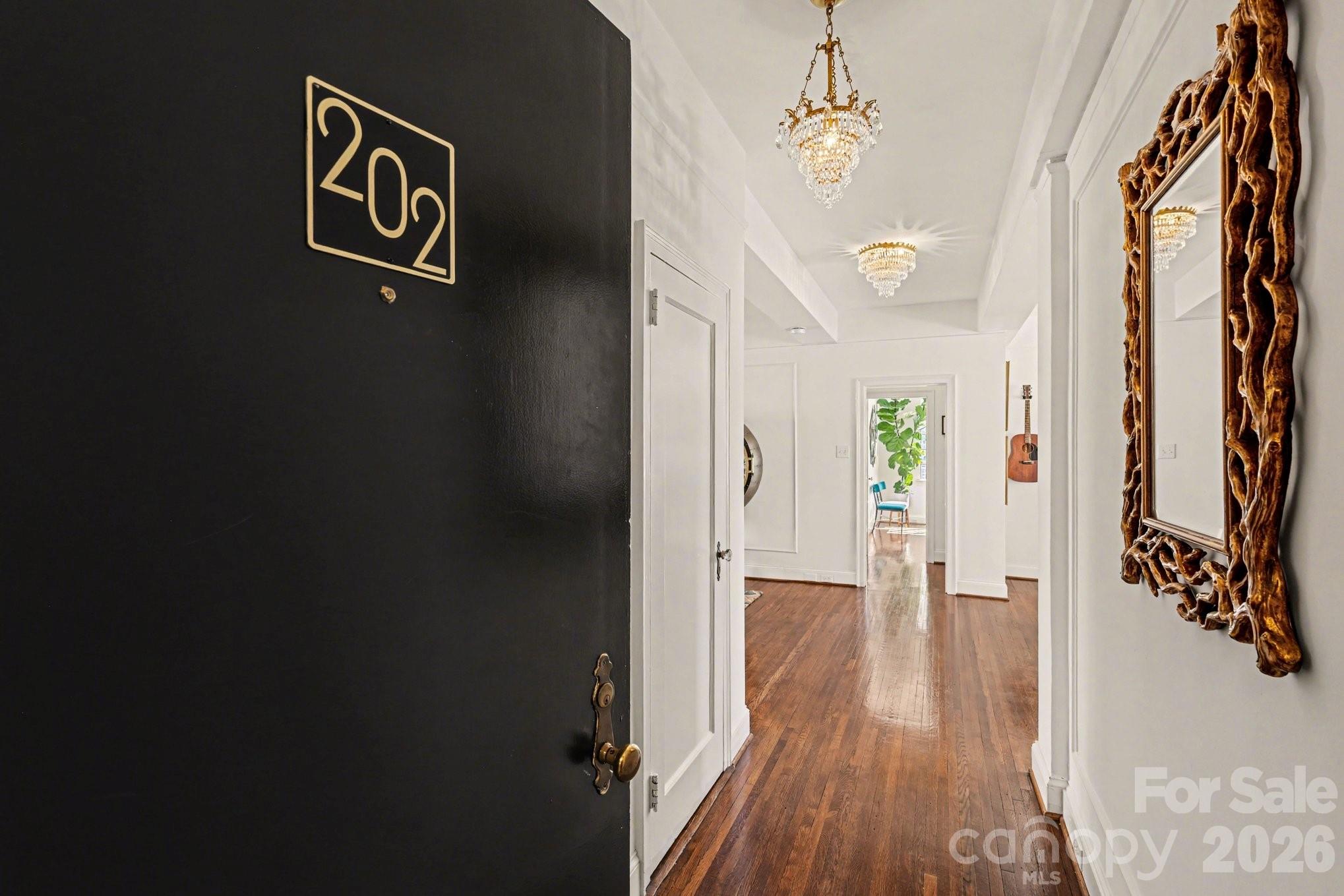 301 W 10th Street Unit: 202