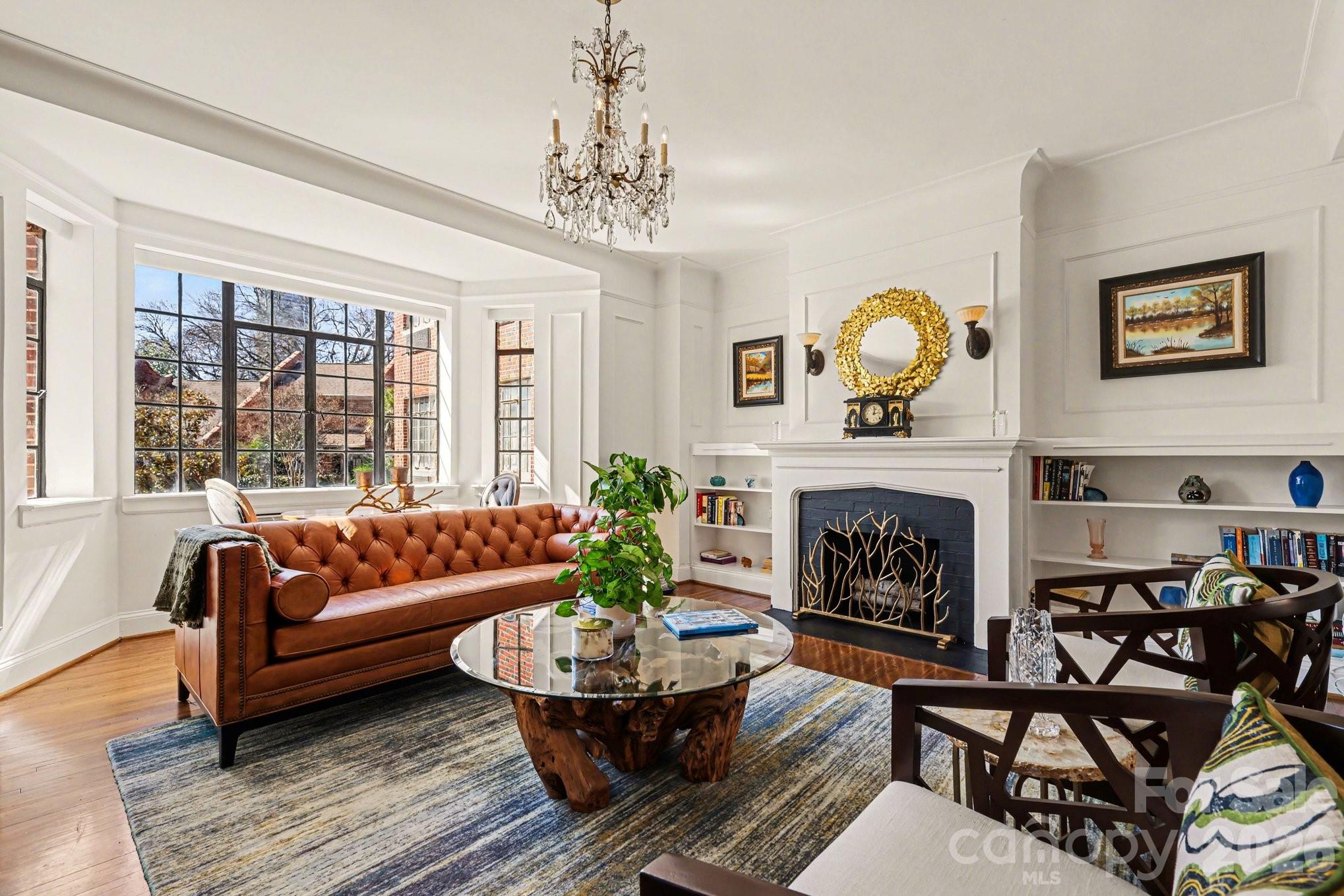 301 W 10th Street Unit: 202