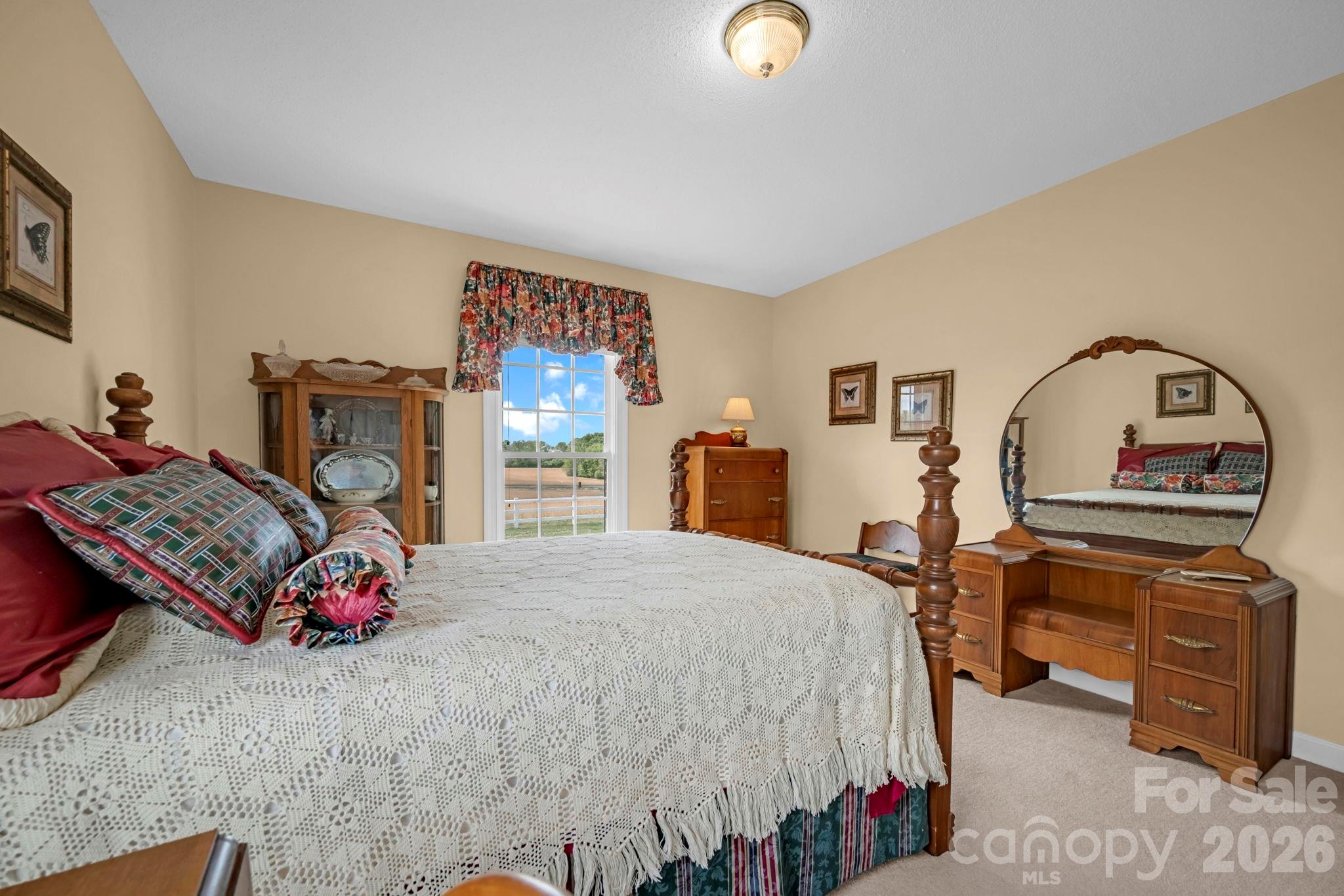 824 N Forest Hills School Road