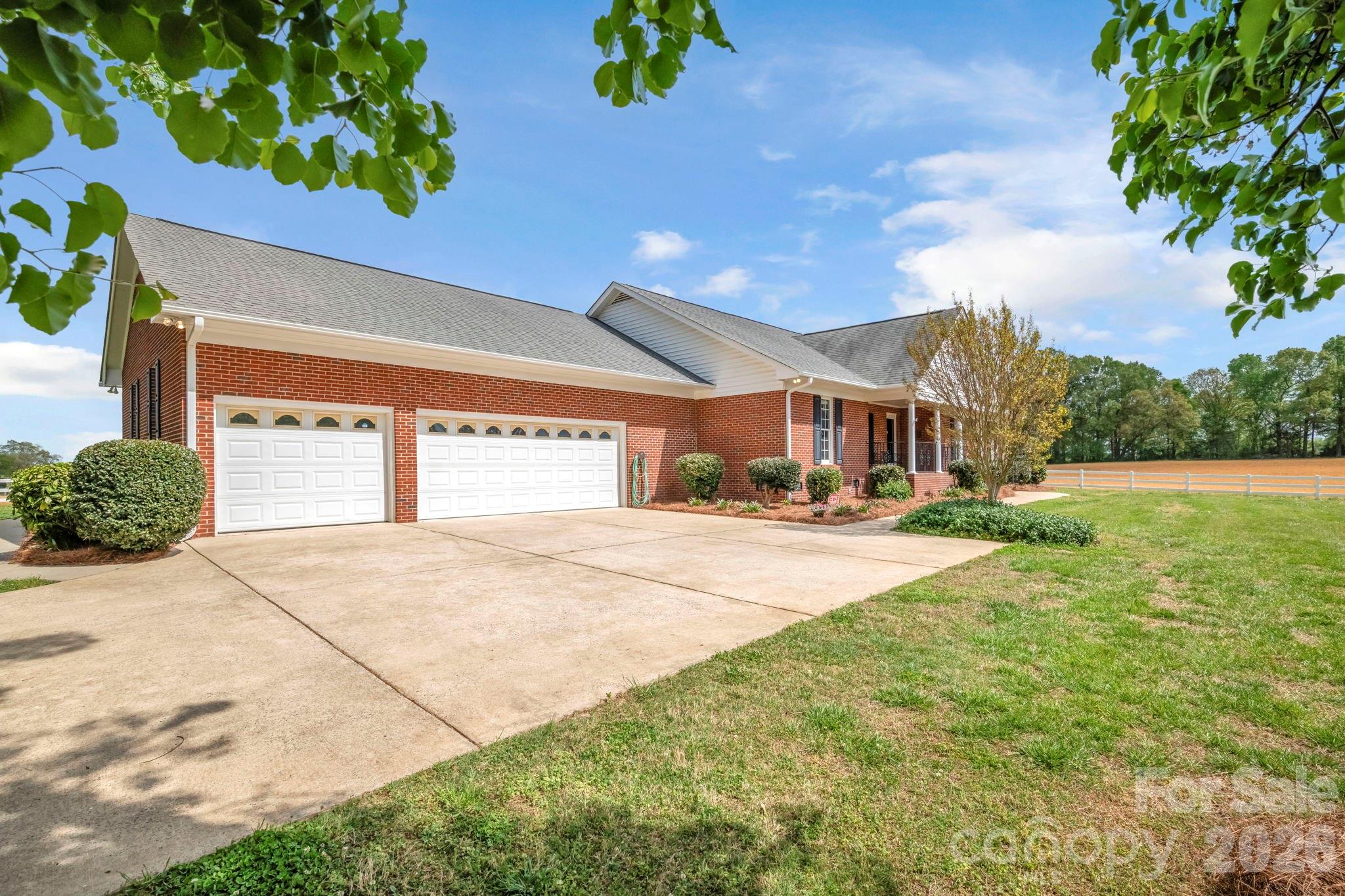 824 N Forest Hills School Road