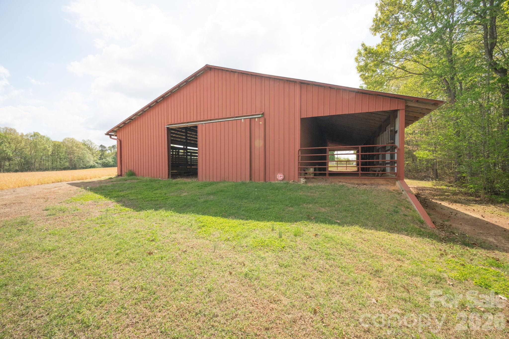 824 N Forest Hills School Road