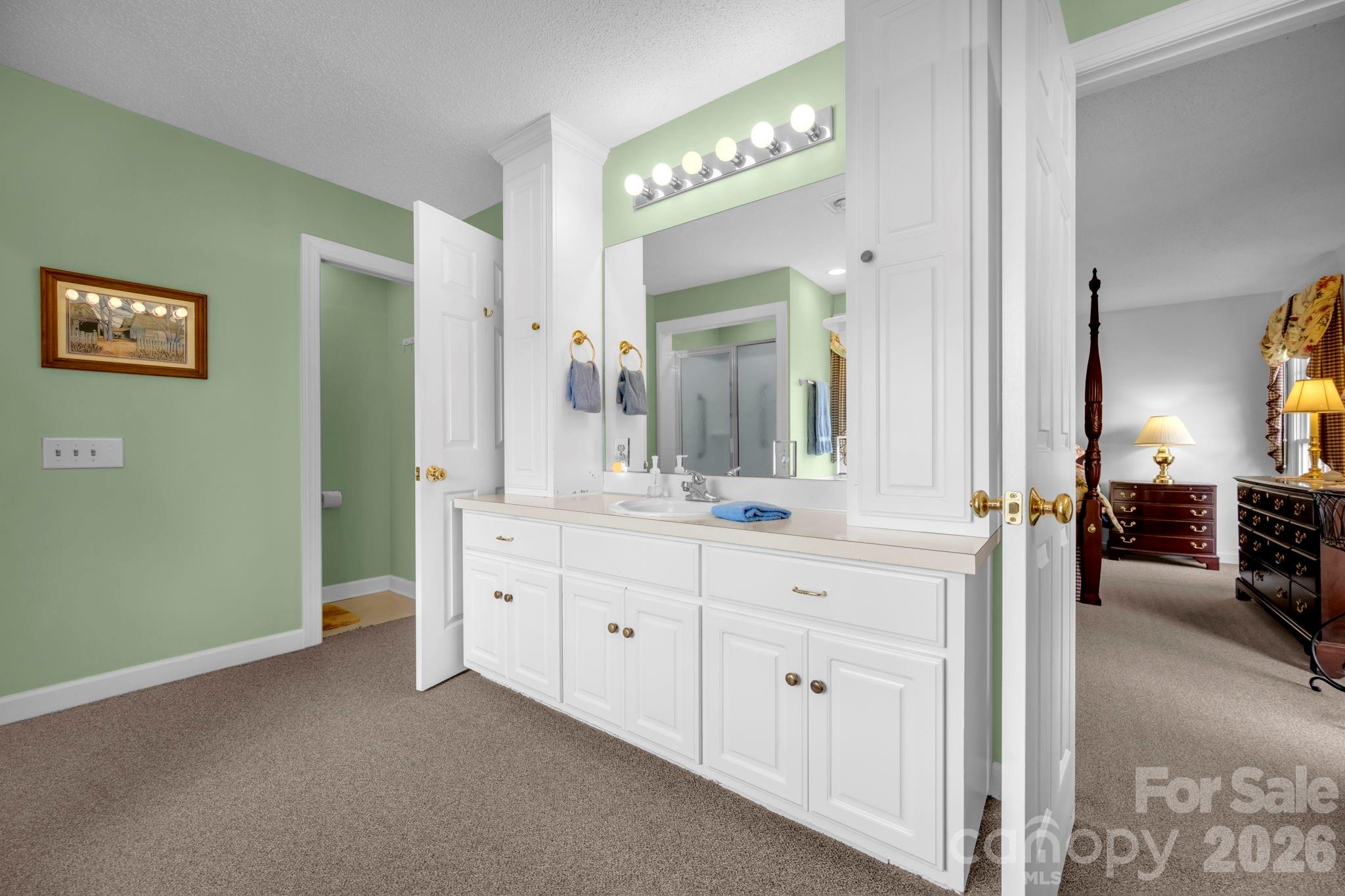 824 N Forest Hills School Road