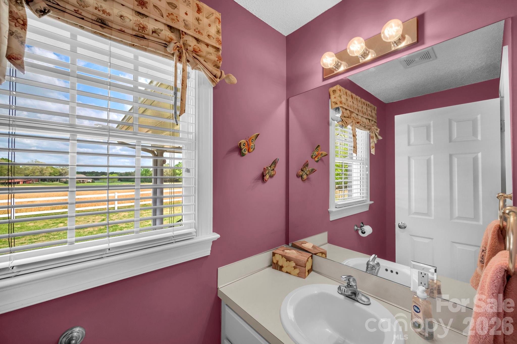 824 N Forest Hills School Road