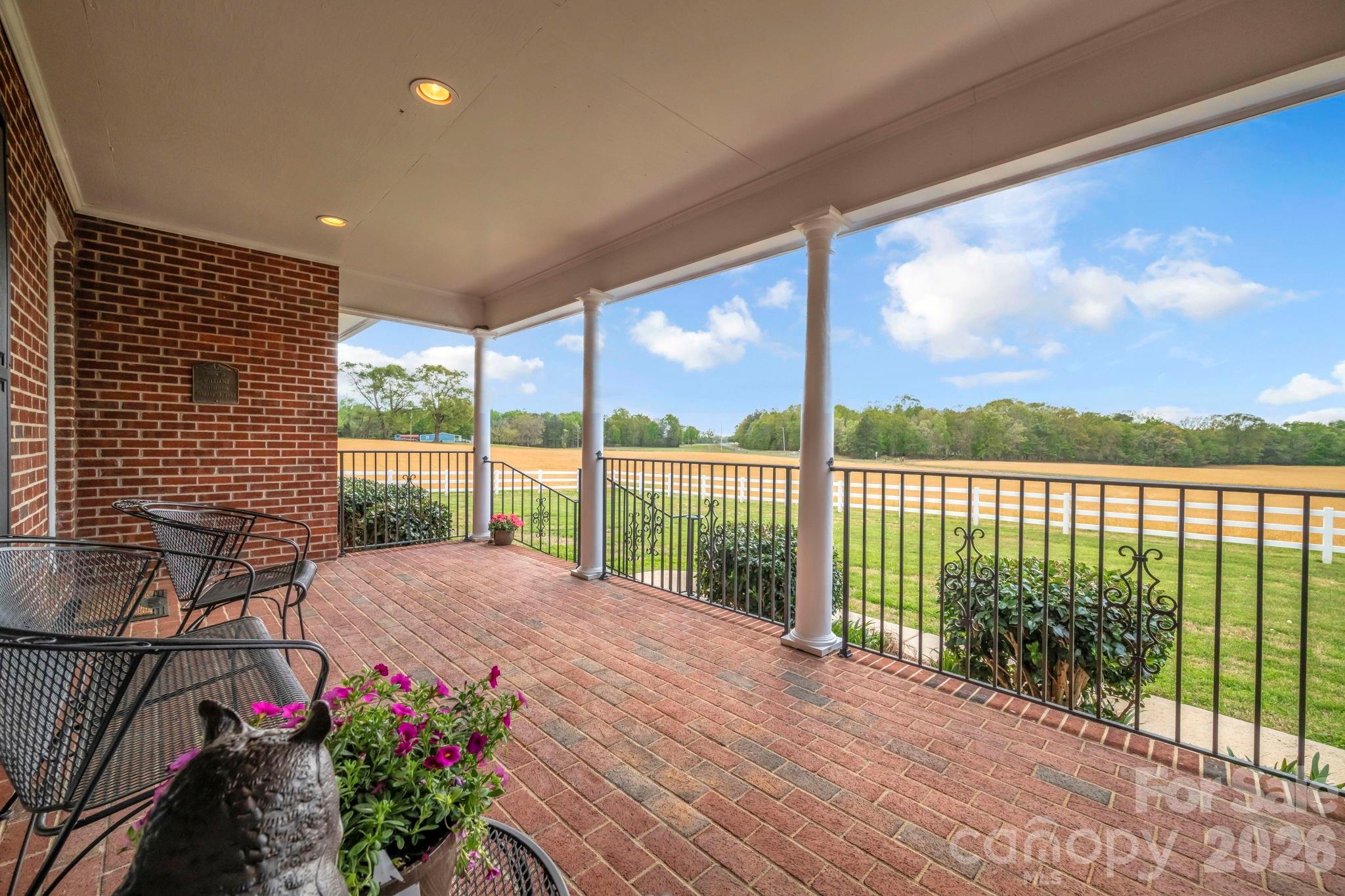 824 N Forest Hills School Road