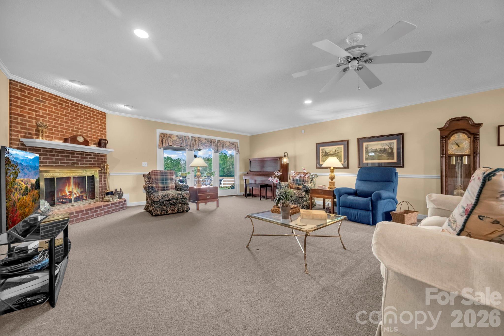 824 N Forest Hills School Road