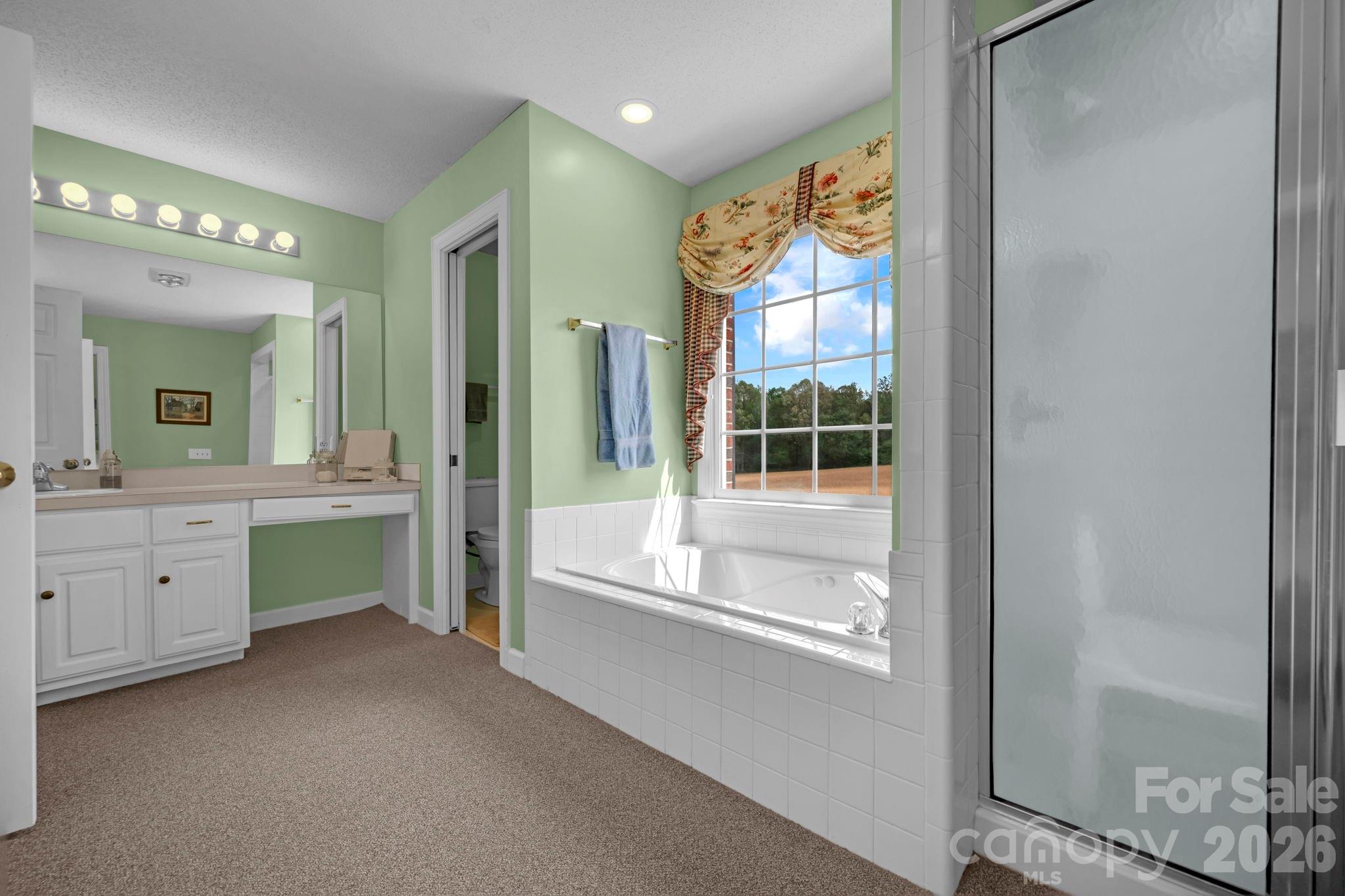 824 N Forest Hills School Road