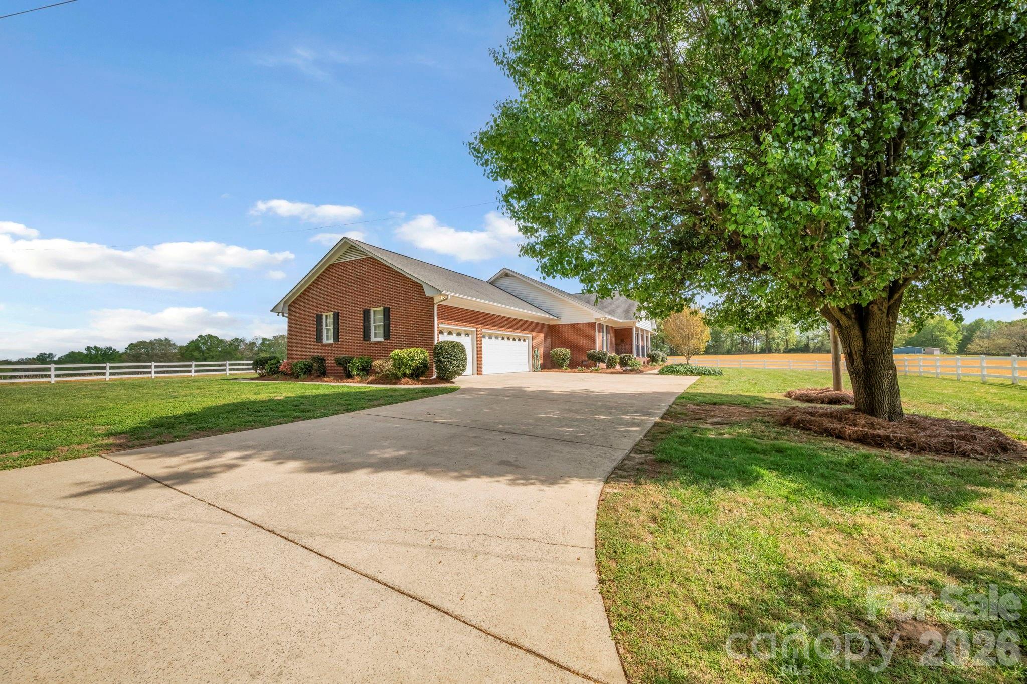 824 N Forest Hills School Road