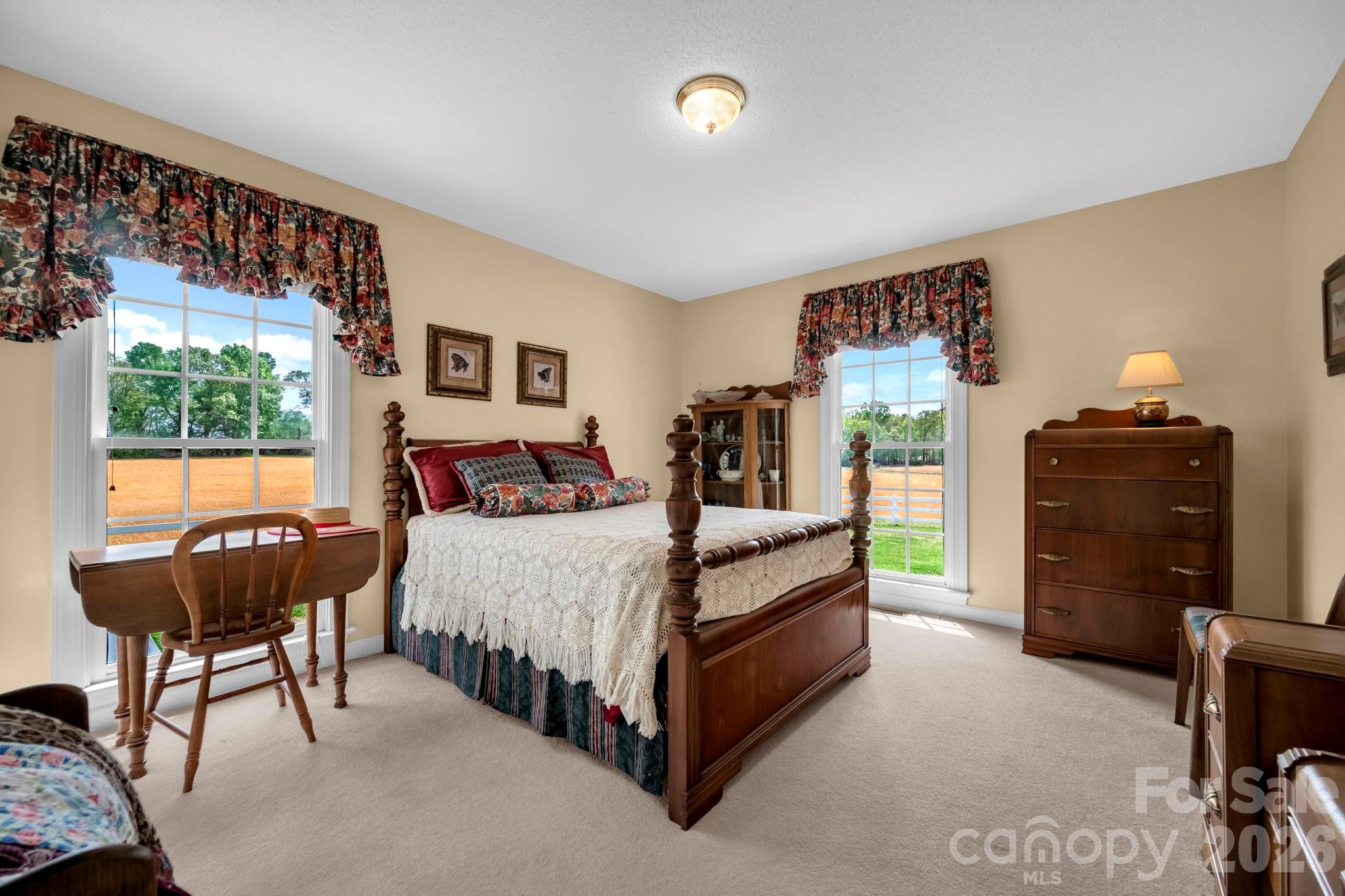 824 N Forest Hills School Road