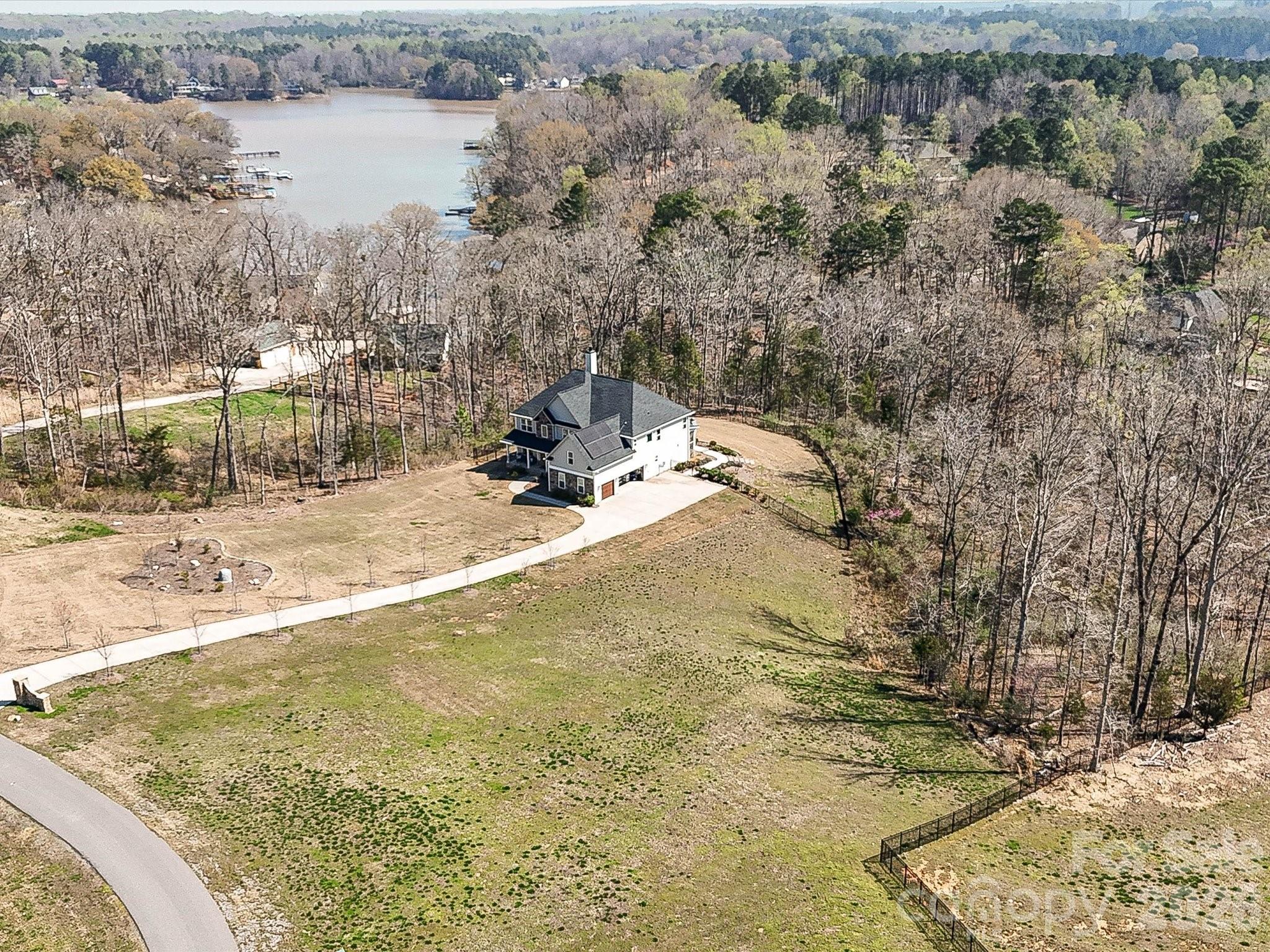 1052 Lakefront Woods