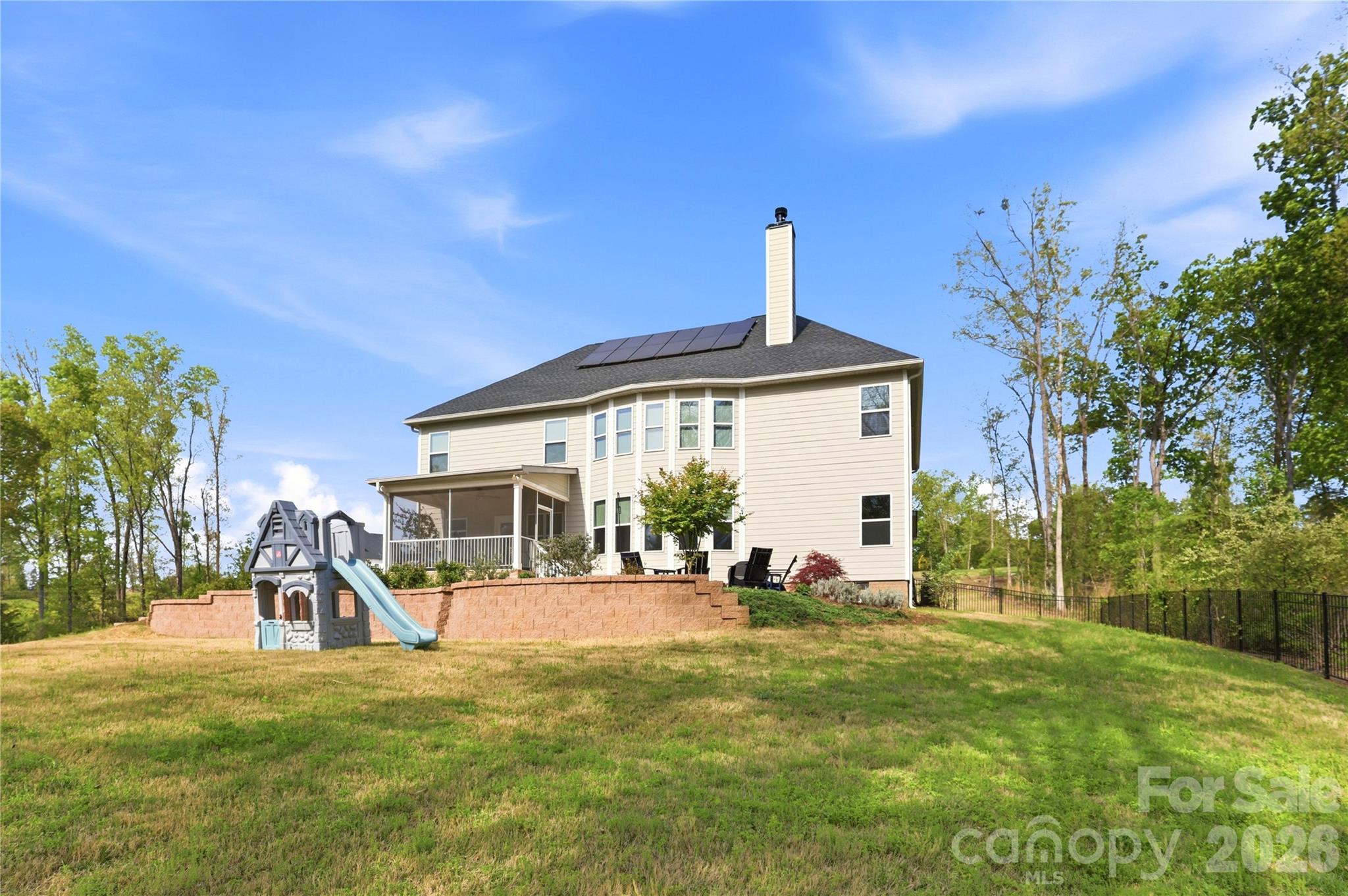 1052 Lakefront Woods