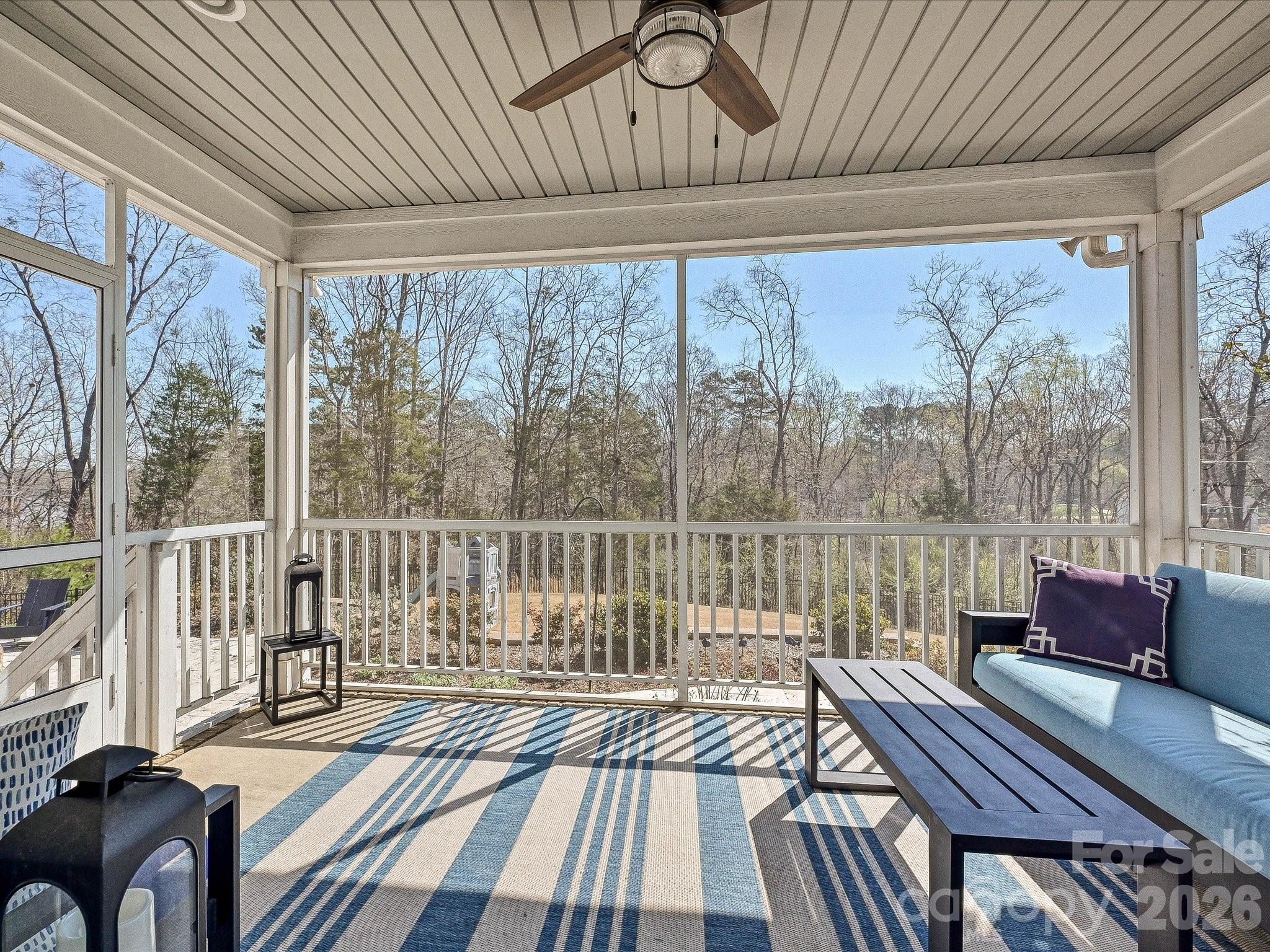 1052 Lakefront Woods