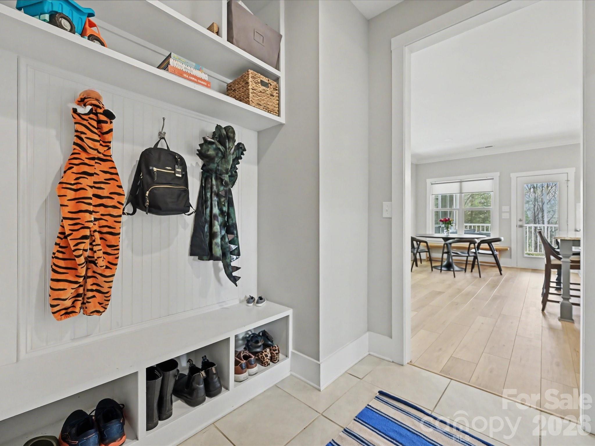 1052 Lakefront Woods