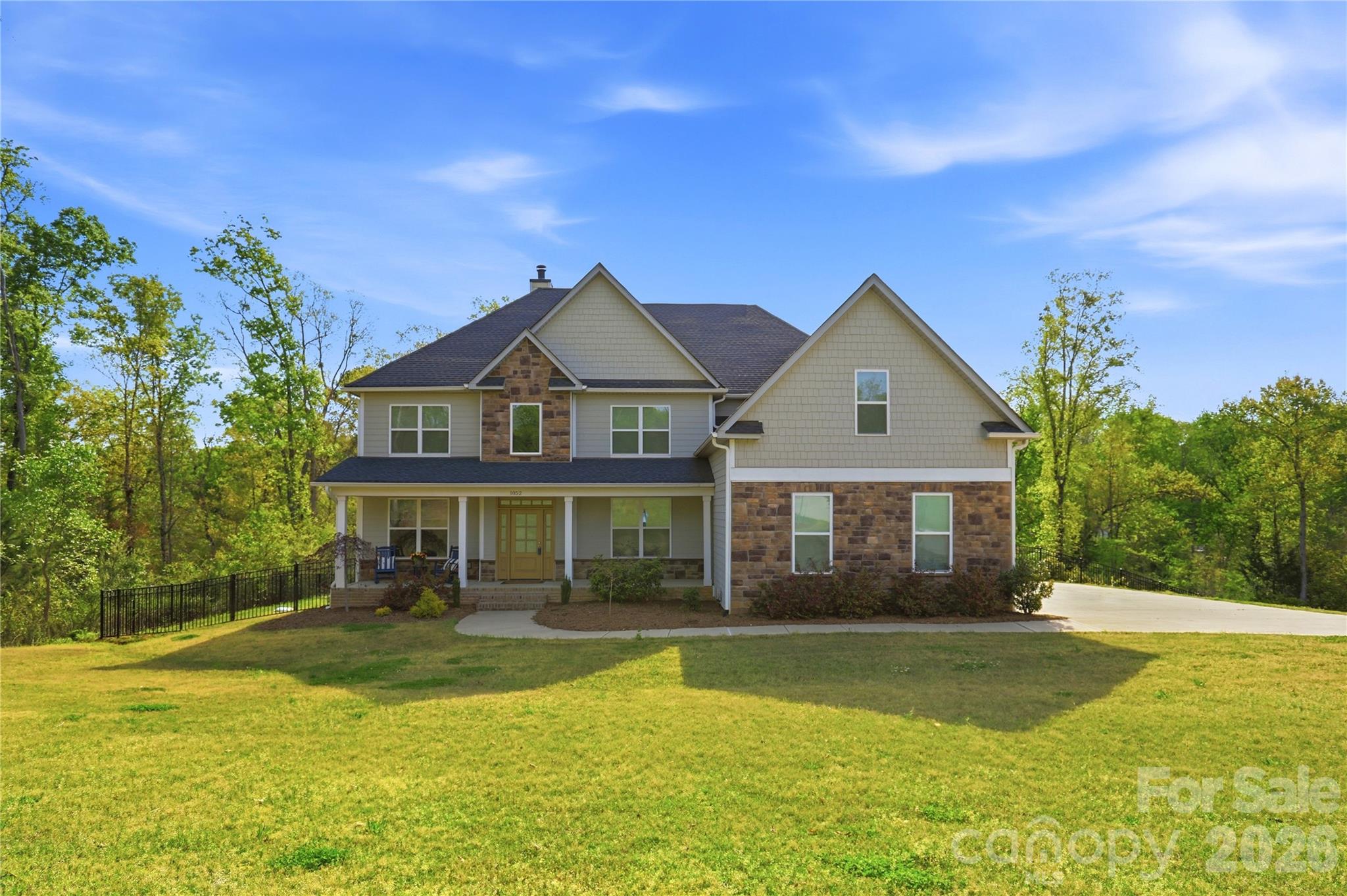 1052 Lakefront Woods
