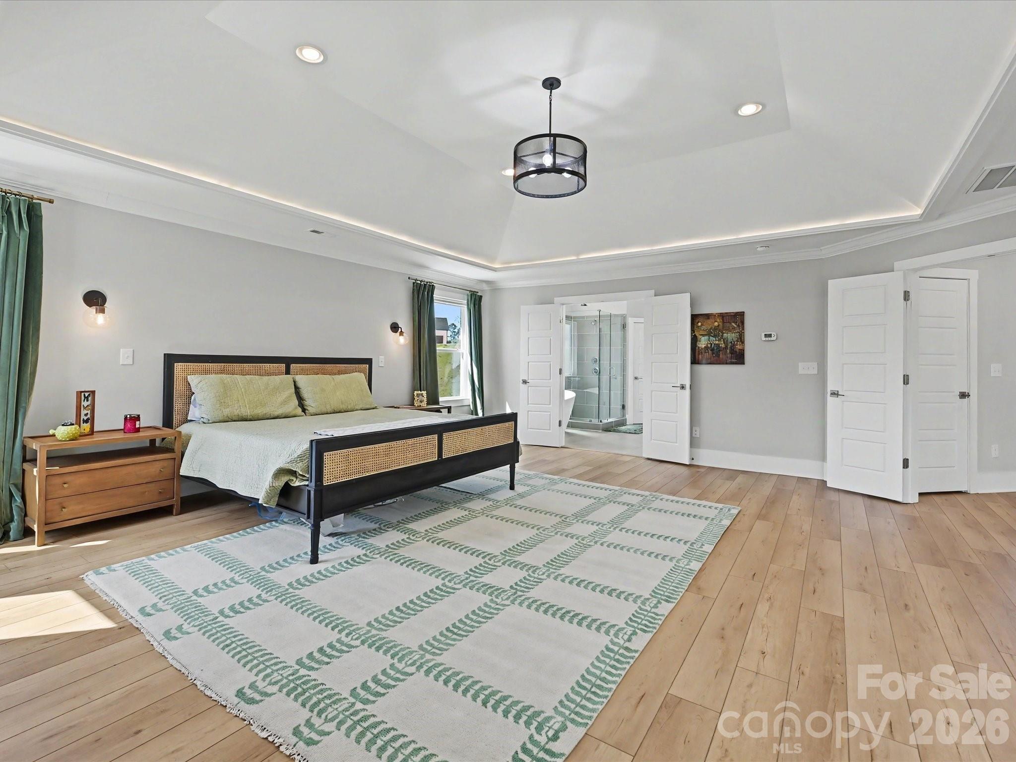 1052 Lakefront Woods