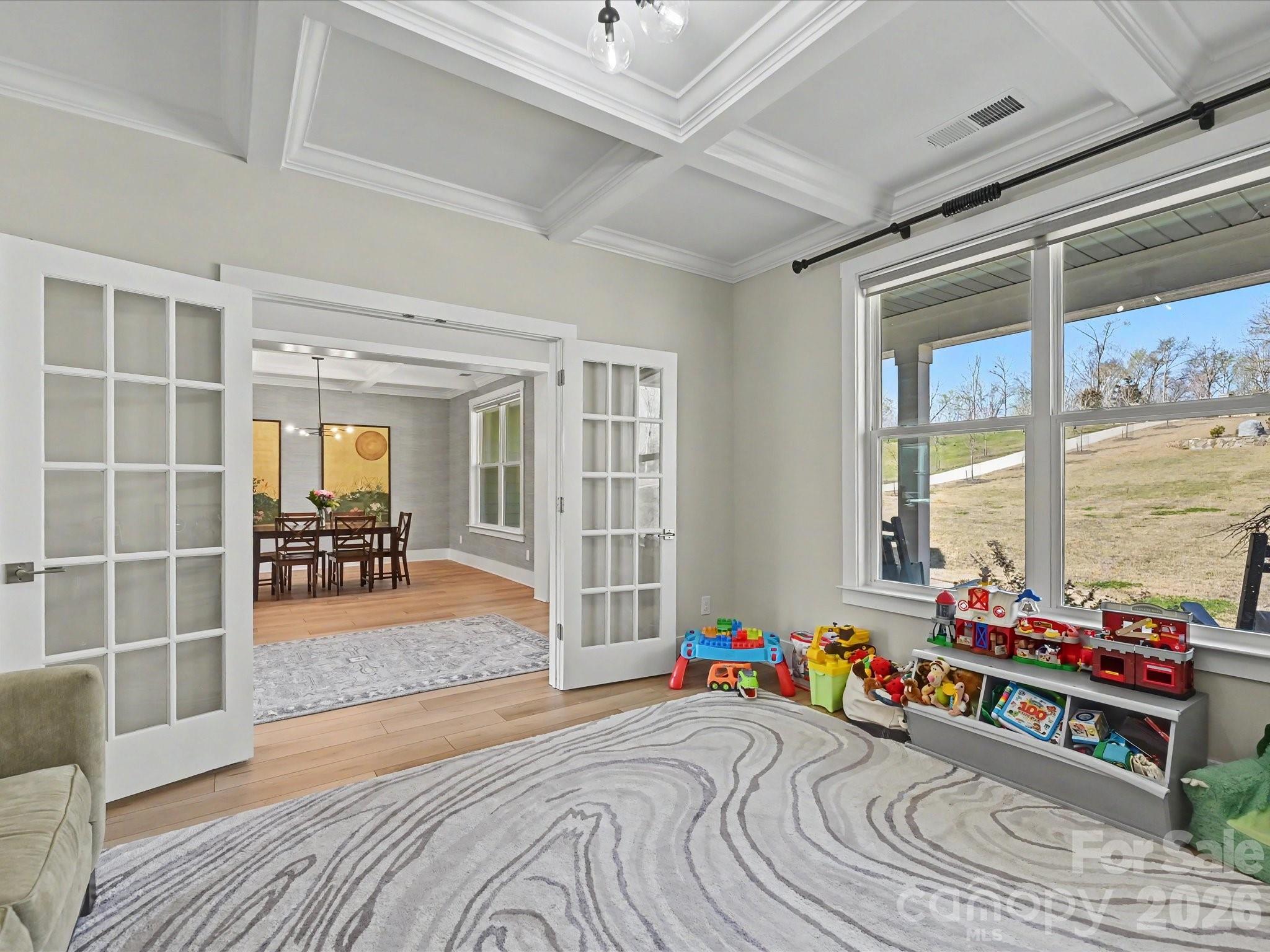 1052 Lakefront Woods