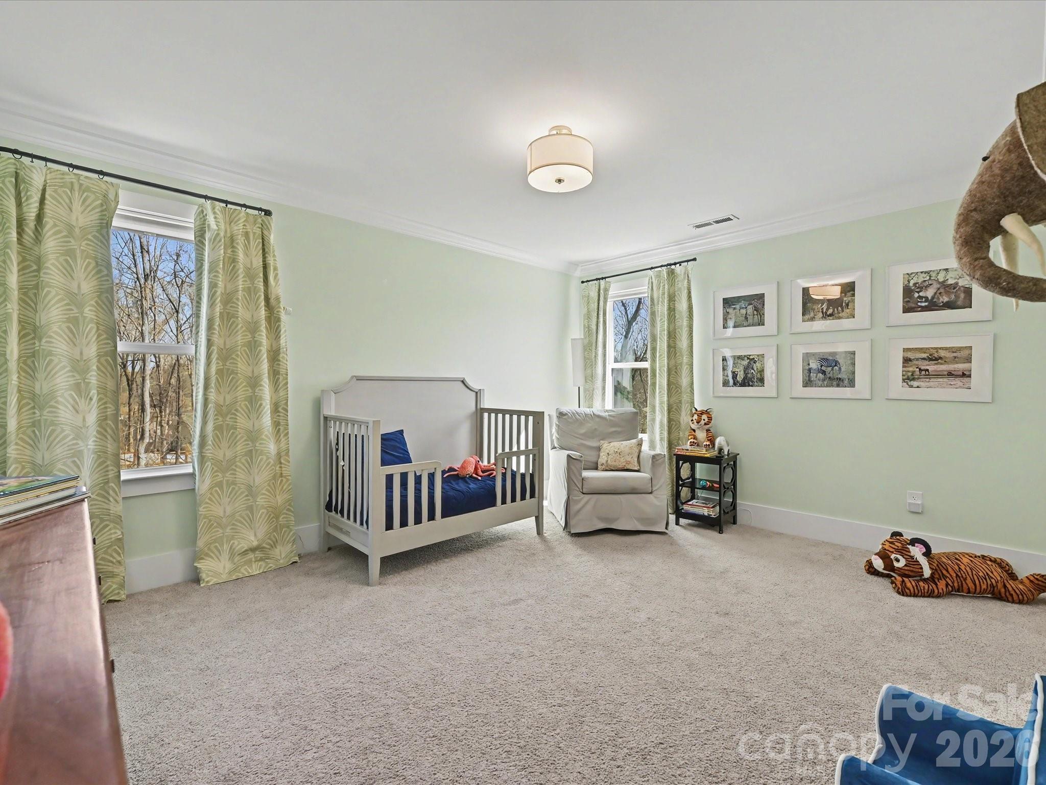 1052 Lakefront Woods