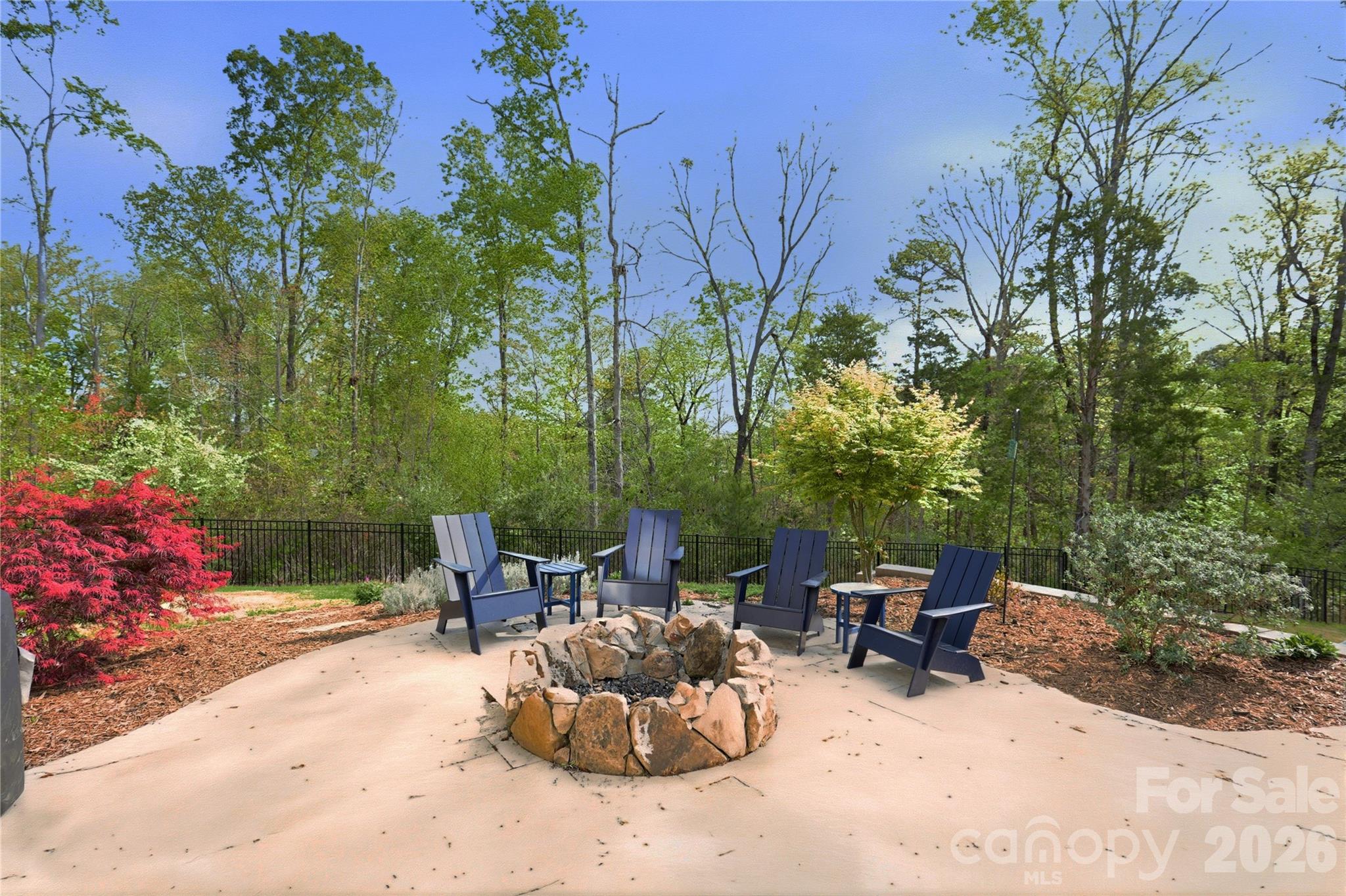 1052 Lakefront Woods