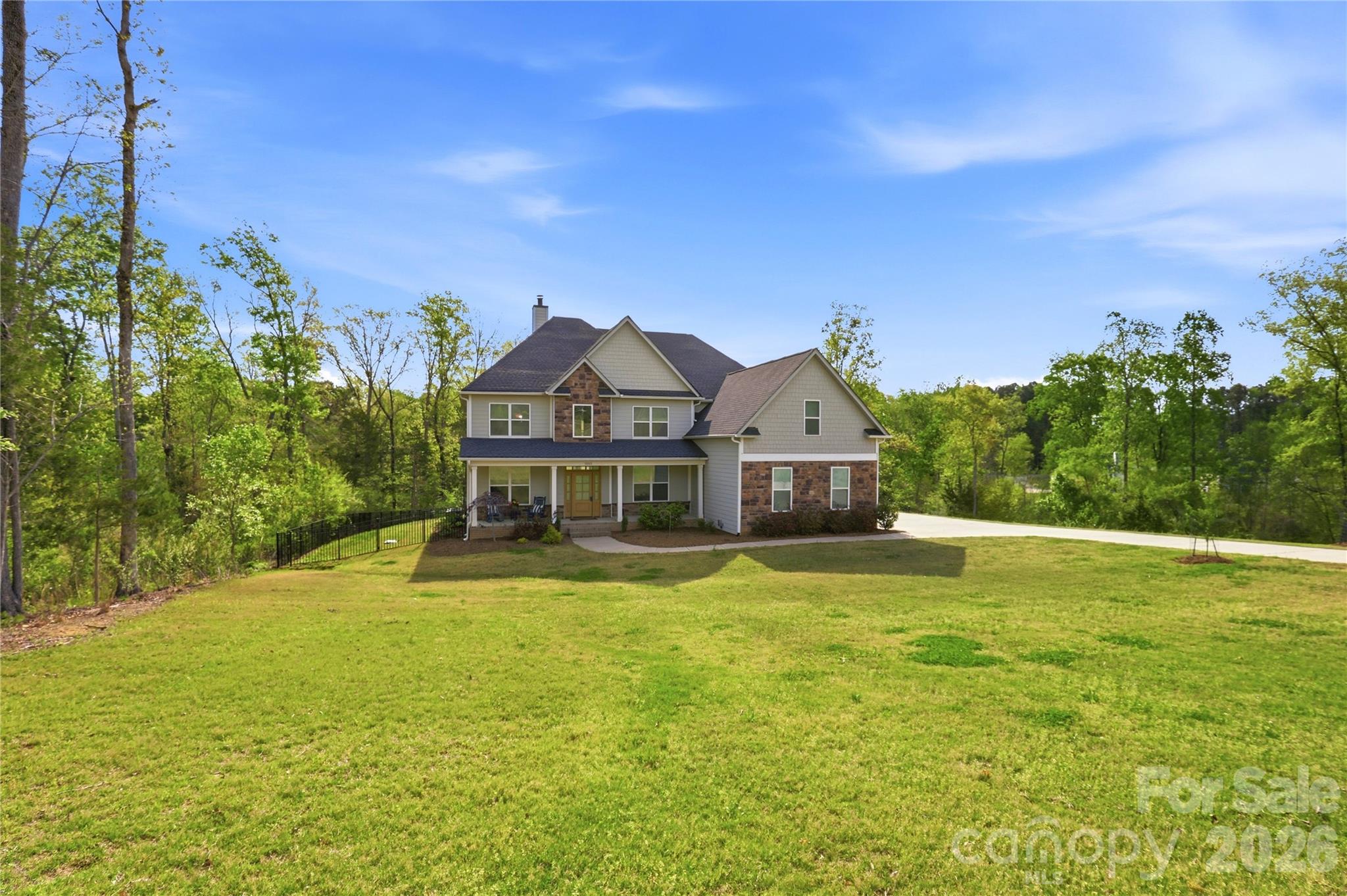 1052 Lakefront Woods