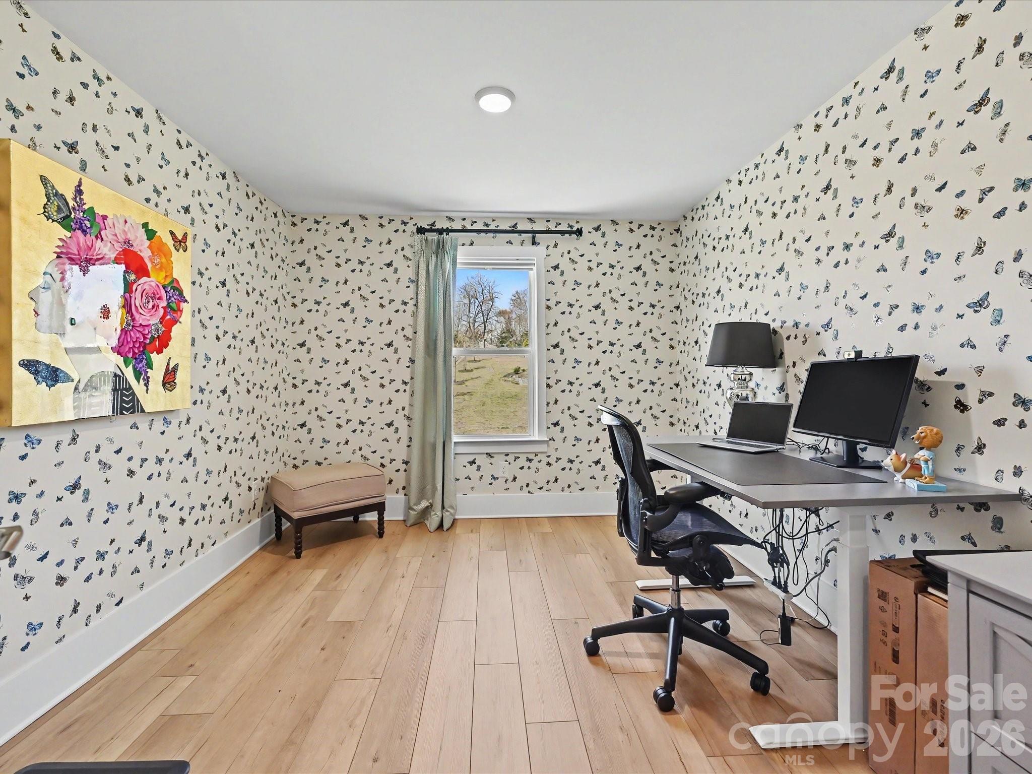 1052 Lakefront Woods