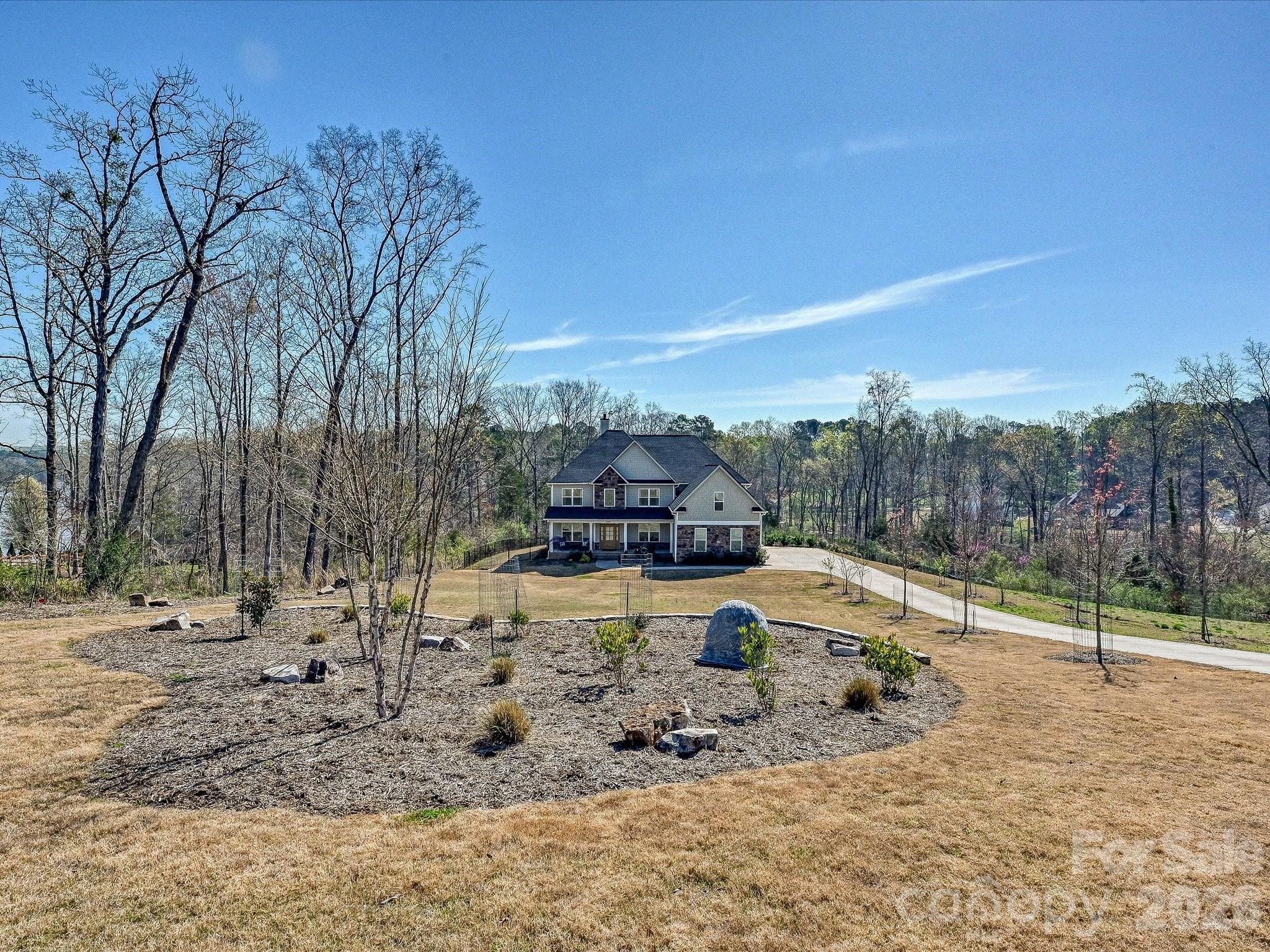 1052 Lakefront Woods