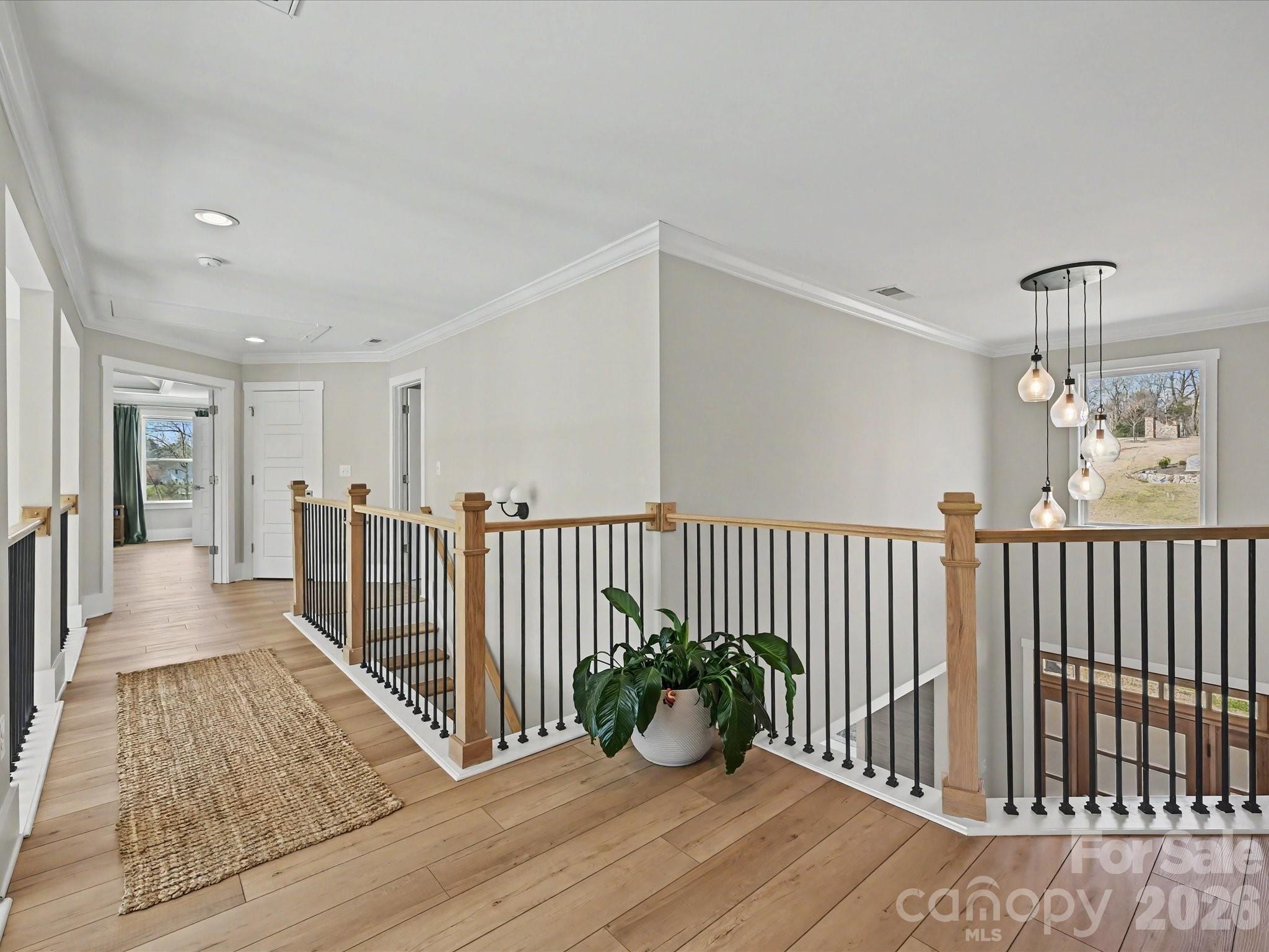 1052 Lakefront Woods