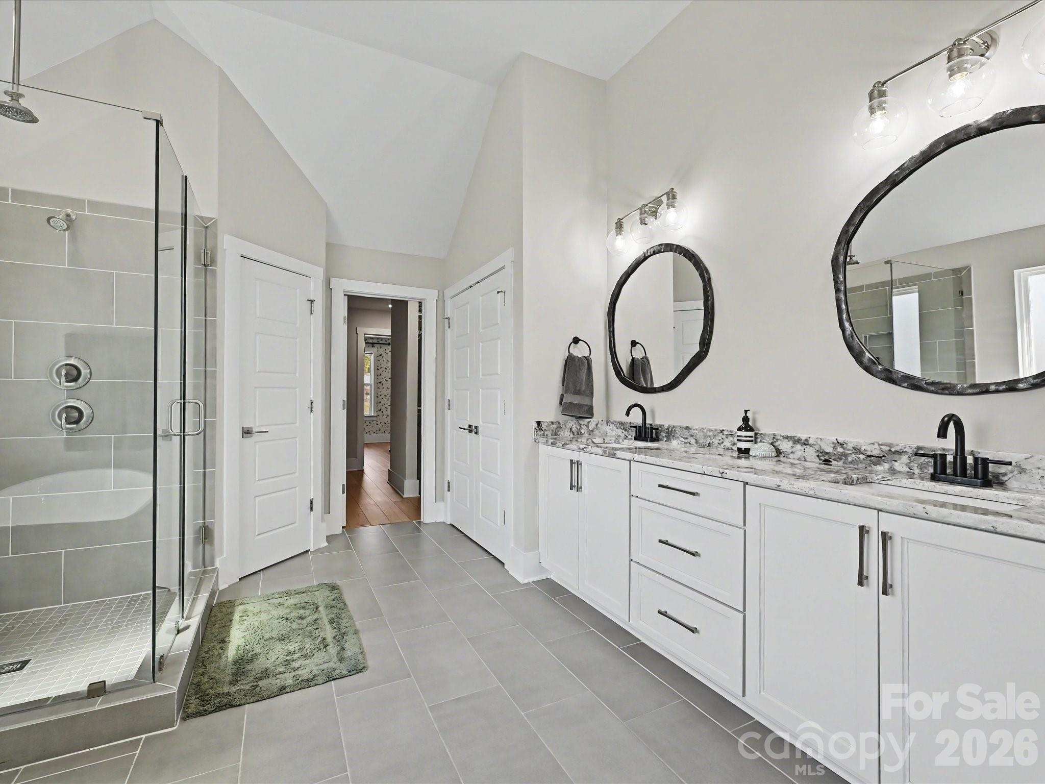 1052 Lakefront Woods