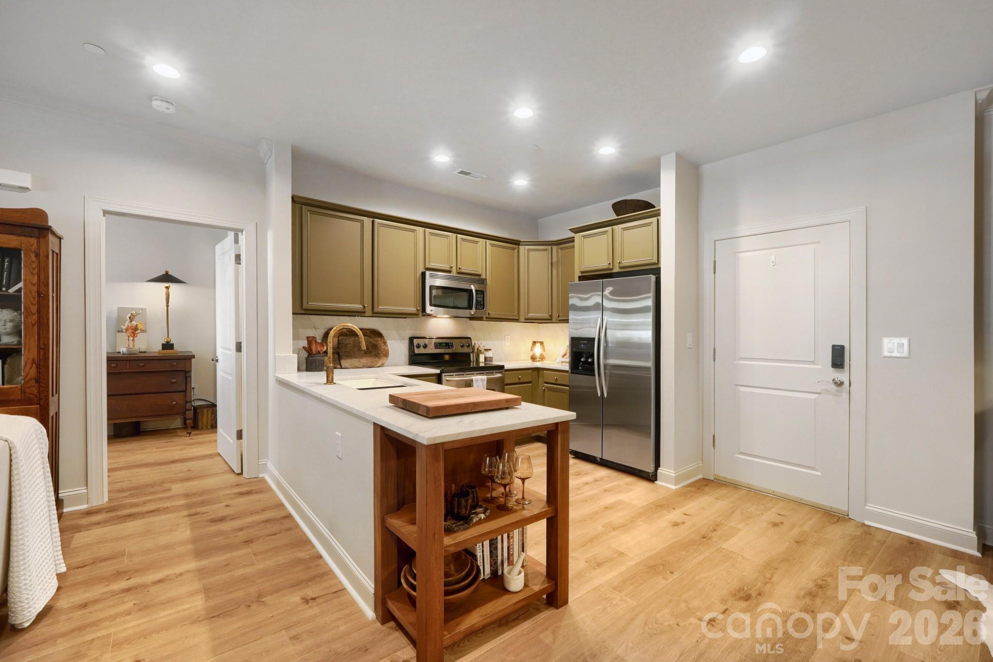 518 Clarice Avenue Unit: 100