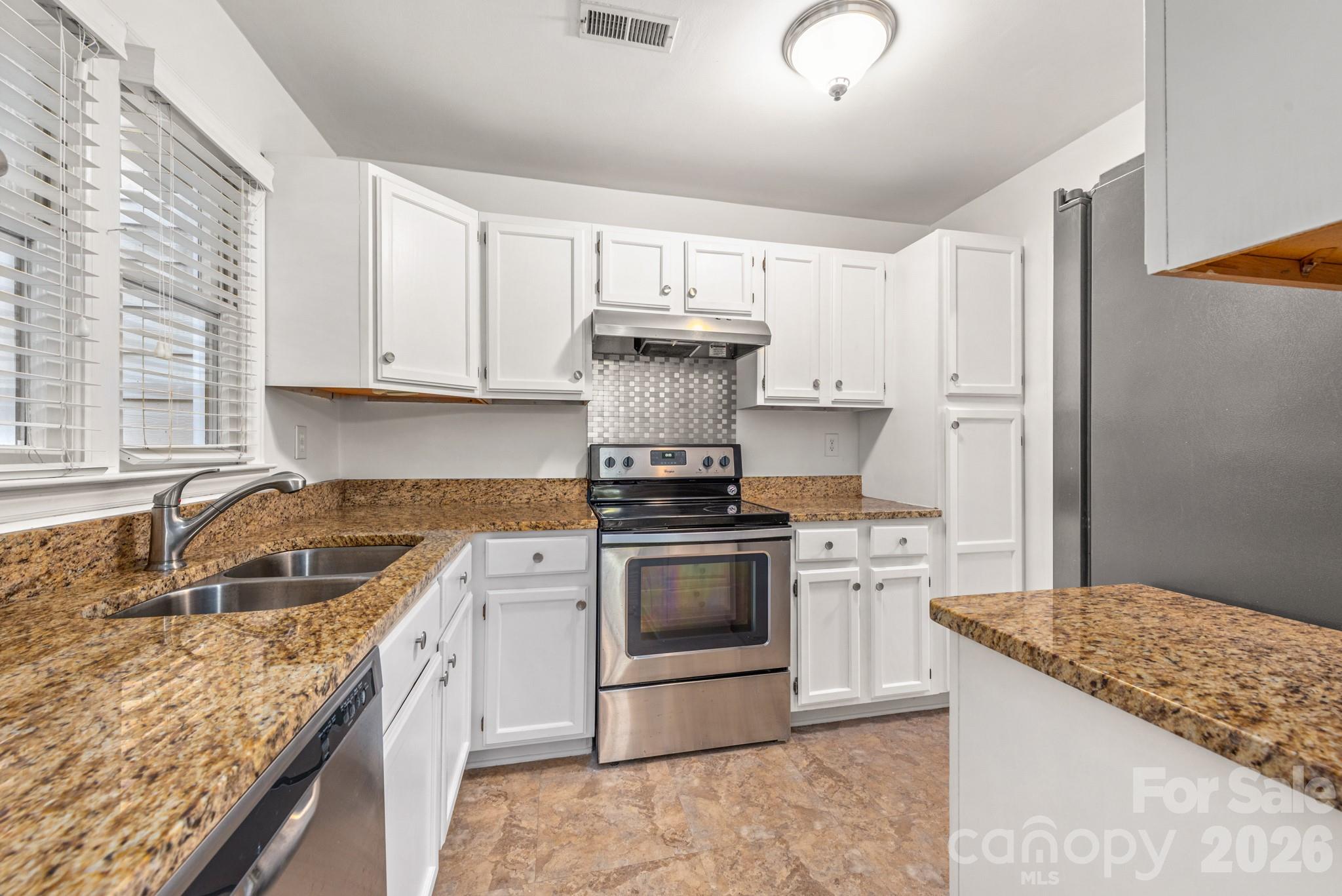 2715 Selwyn Avenue Unit: 34