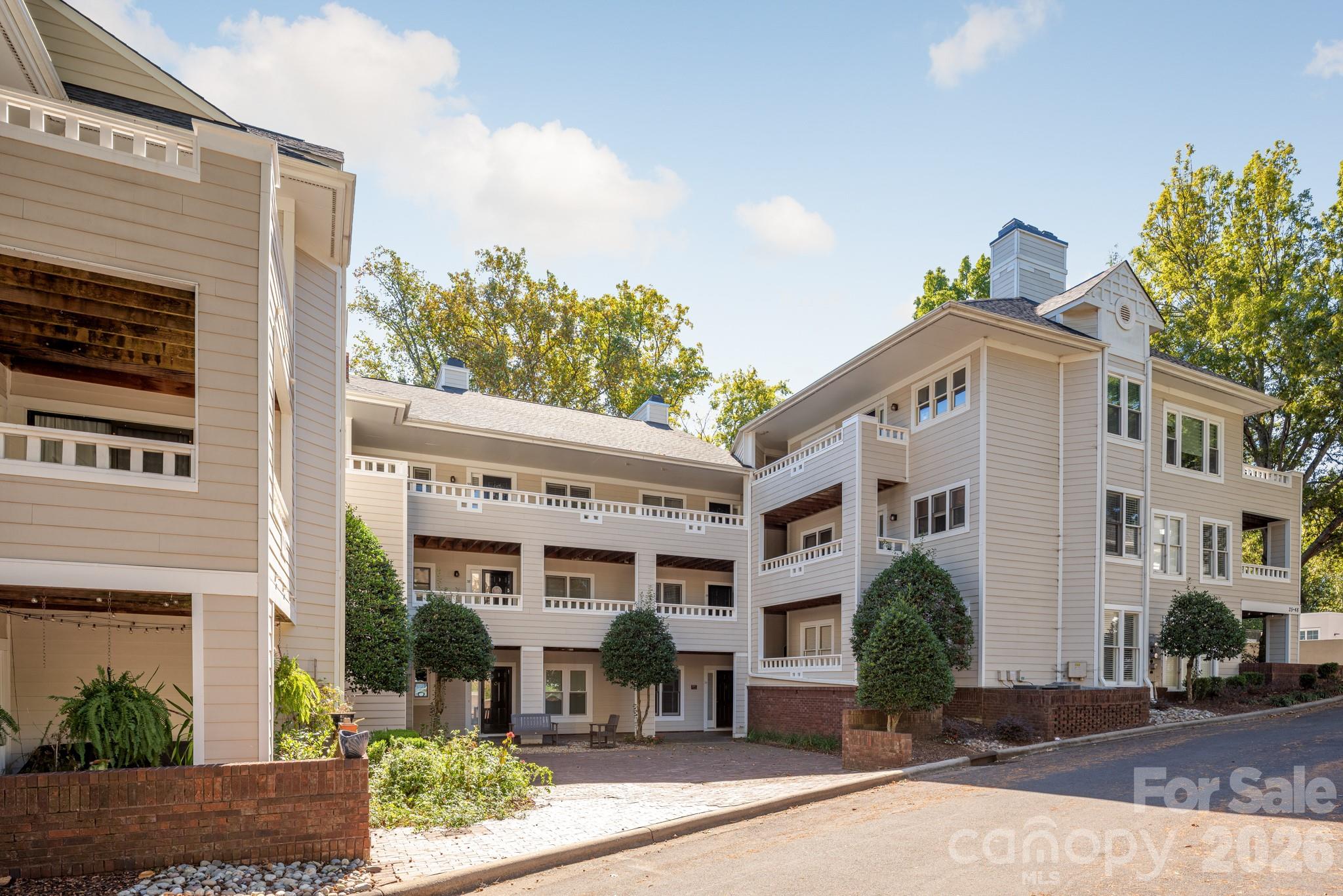 2715 Selwyn Avenue Unit: 34
