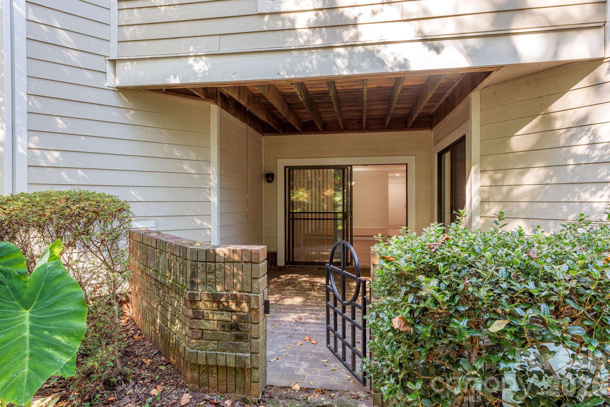 2715 Selwyn Avenue Unit: 34