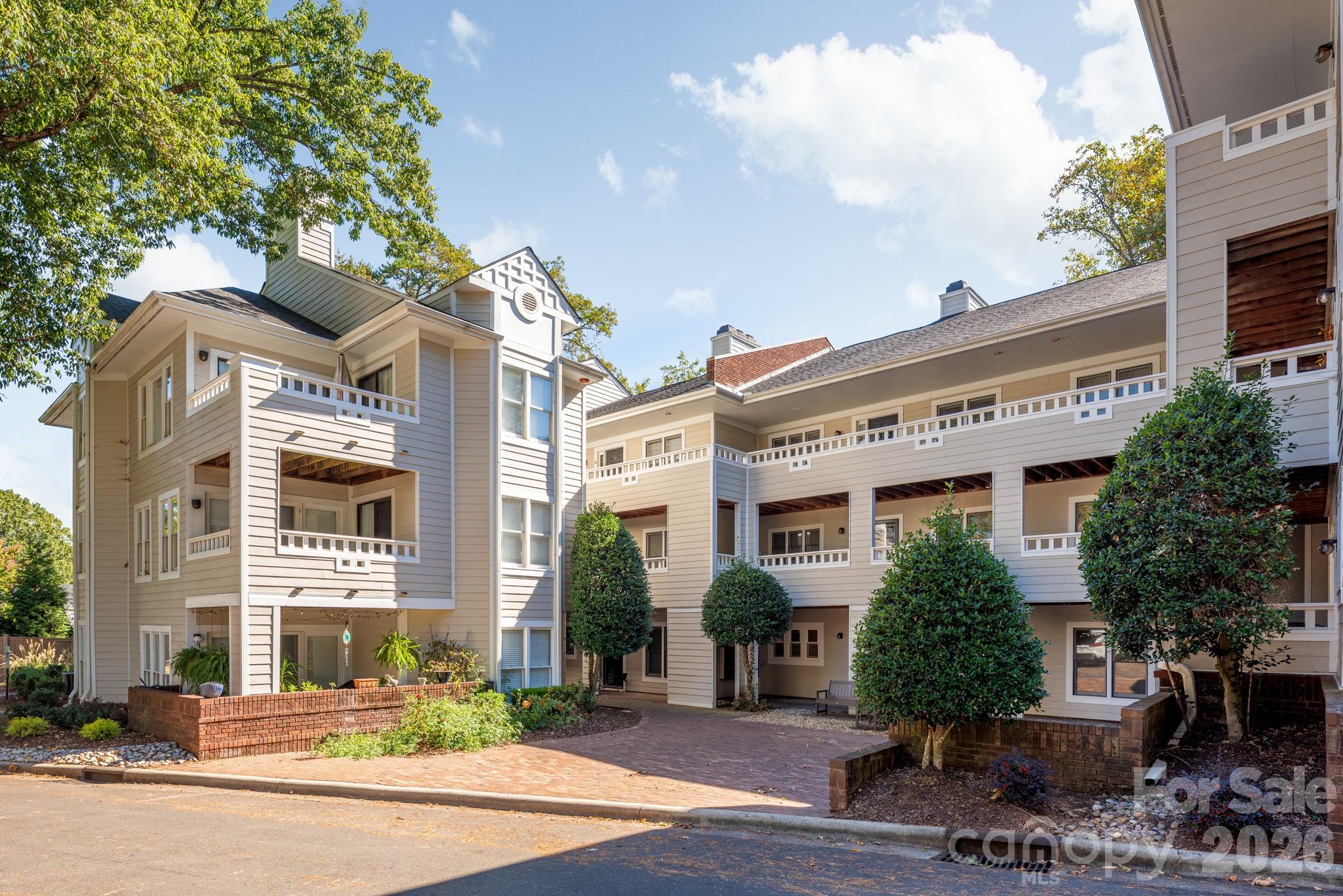 2715 Selwyn Avenue Unit: 34