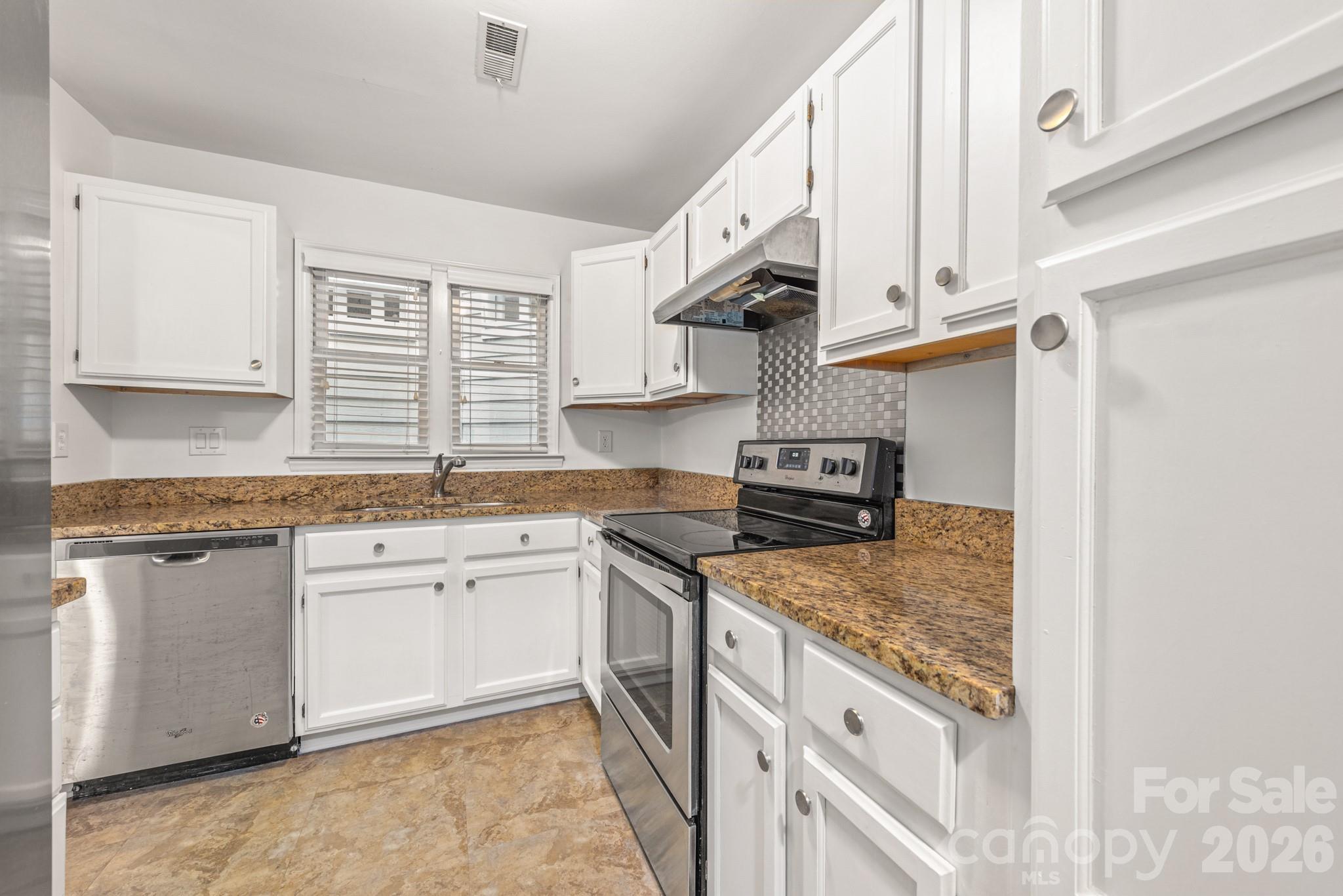 2715 Selwyn Avenue Unit: 34