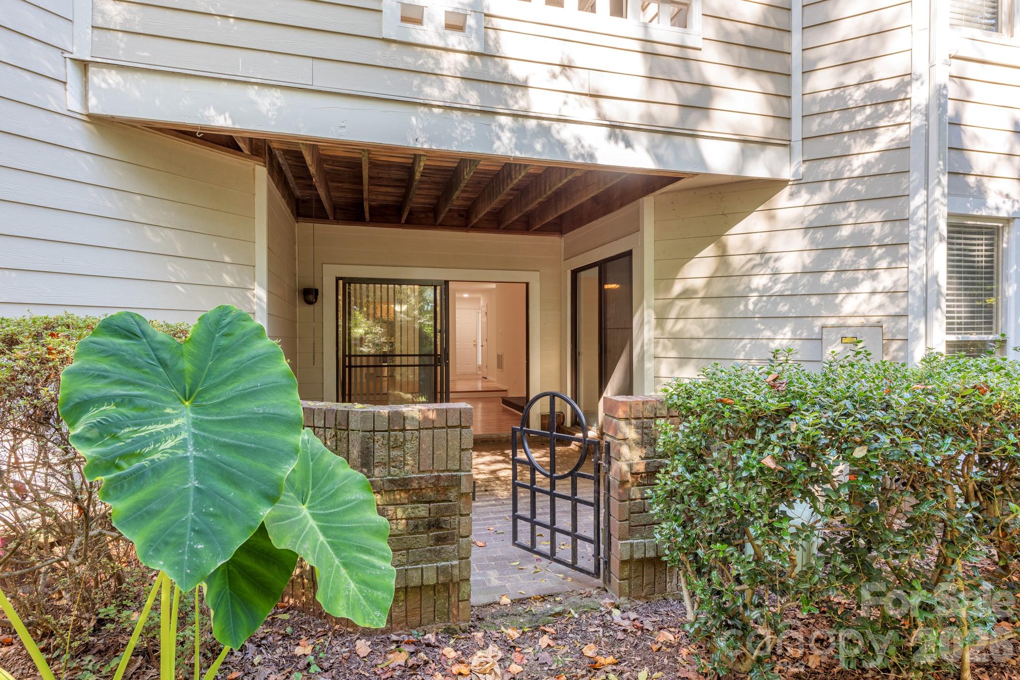 2715 Selwyn Avenue Unit: 34