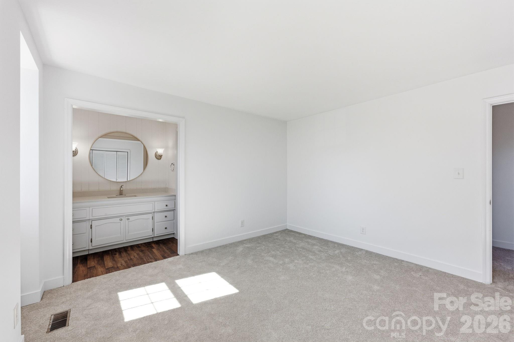 8005 Regent Park Lane