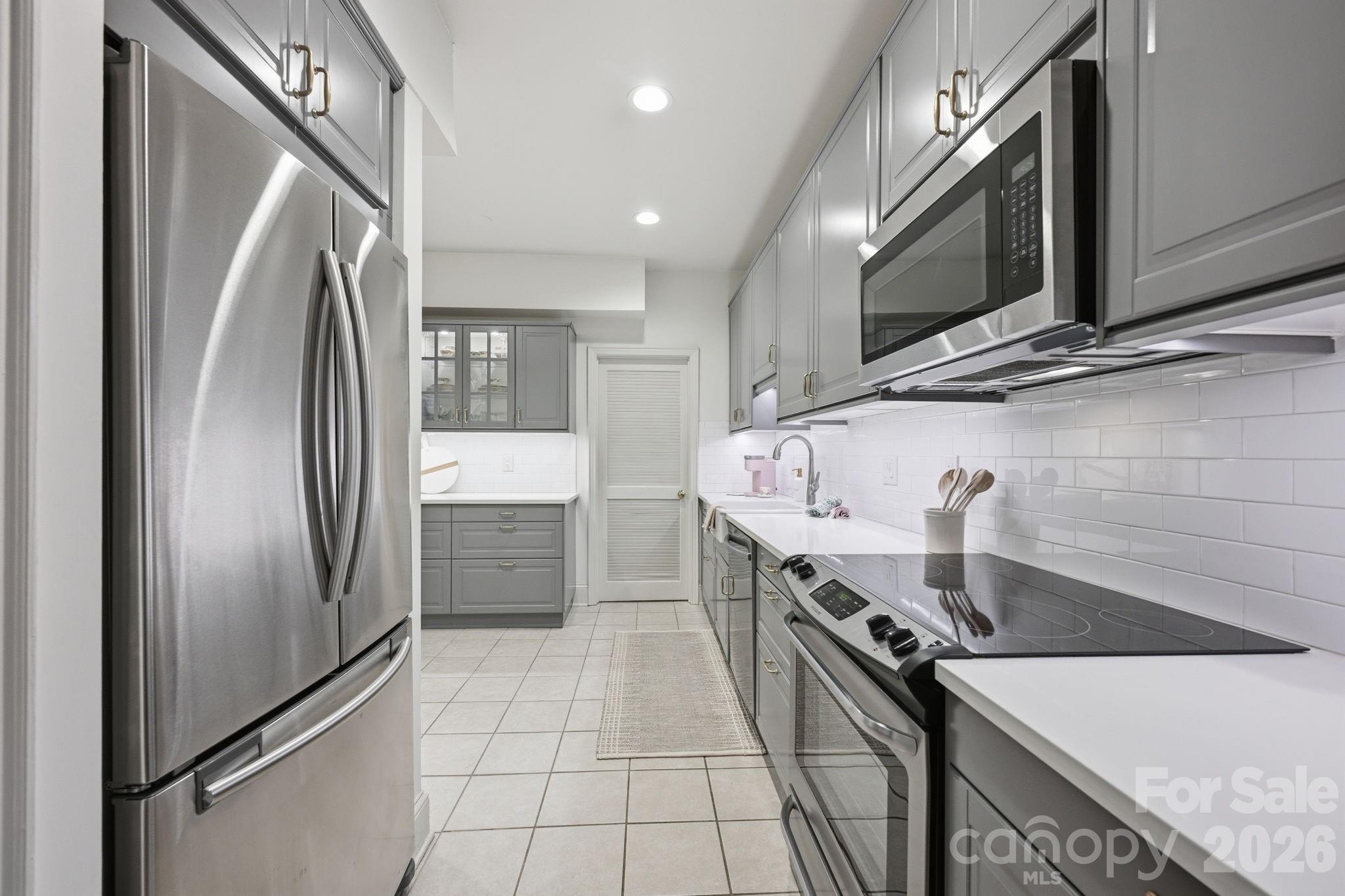 2440 Selwyn Avenue Unit: B