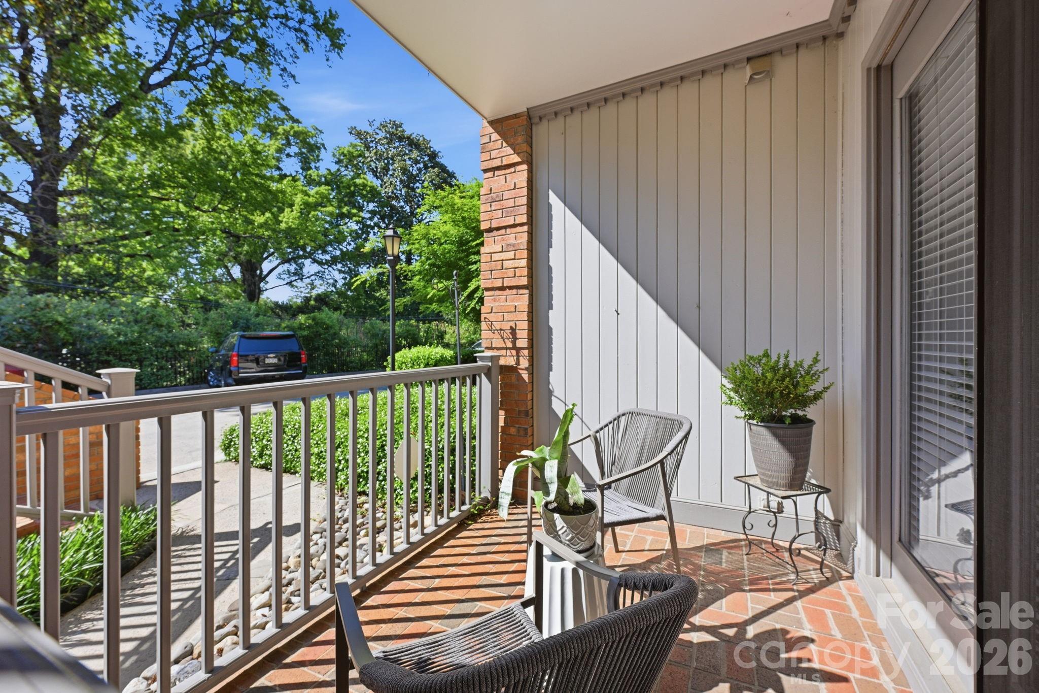 2440 Selwyn Avenue Unit: B