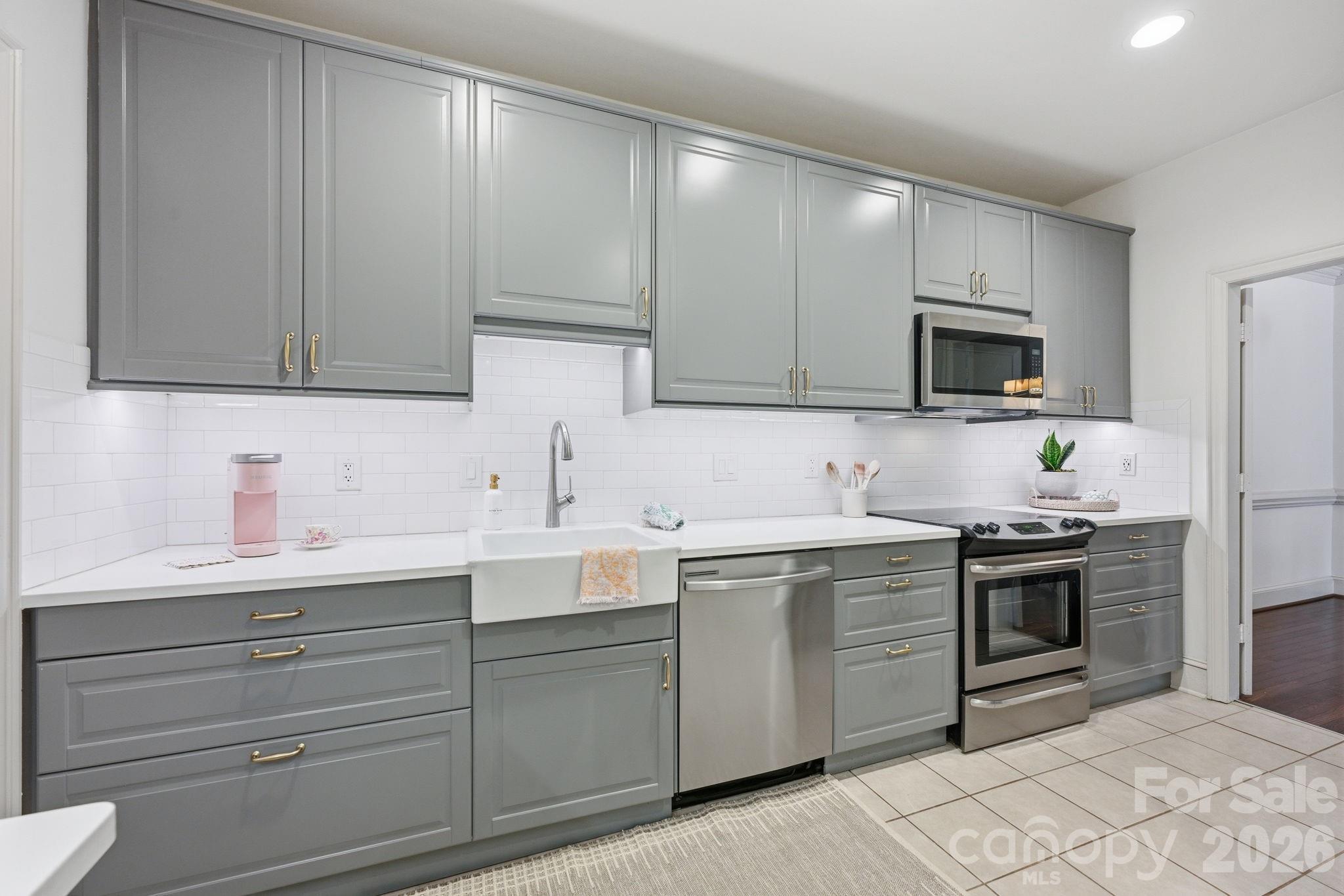 2440 Selwyn Avenue Unit: B