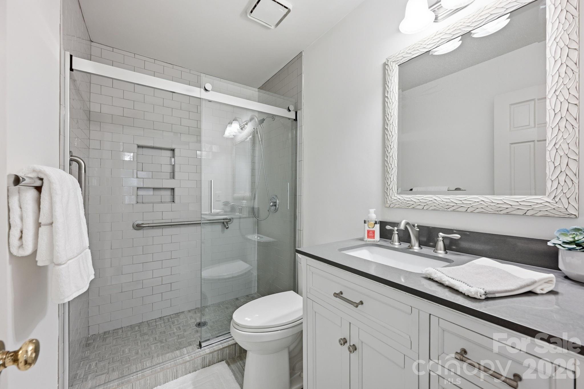 2440 Selwyn Avenue Unit: B