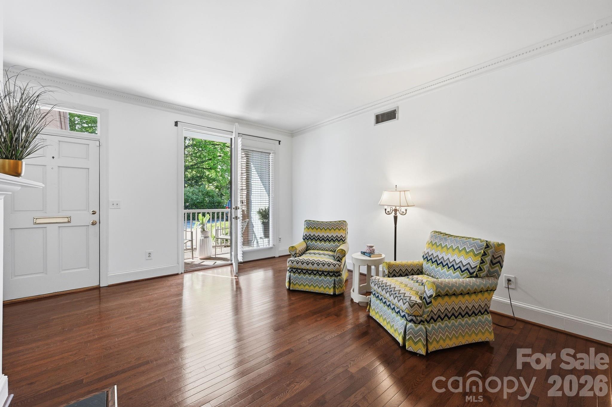 2440 Selwyn Avenue Unit: B