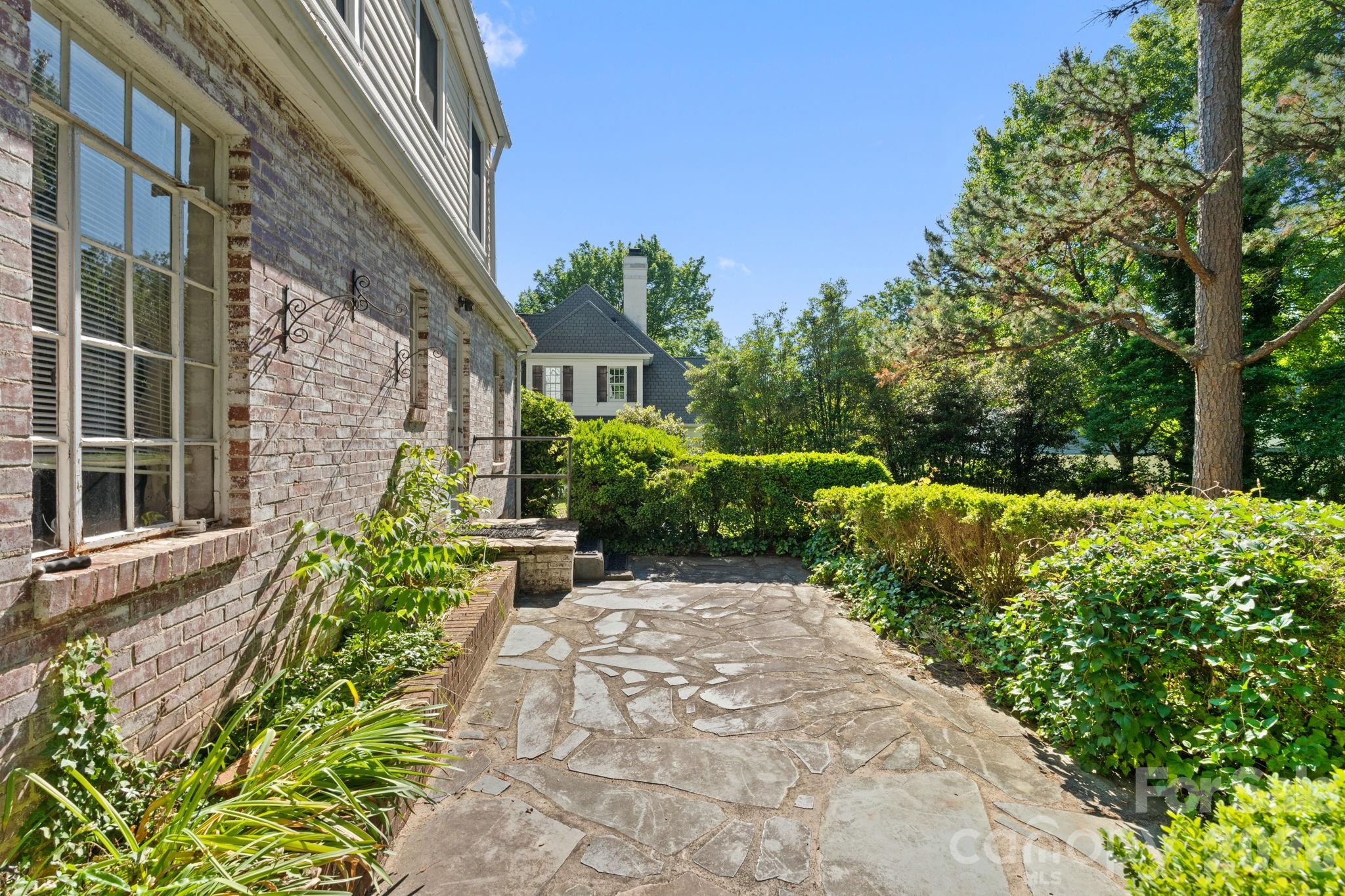 2928 Windsor Road