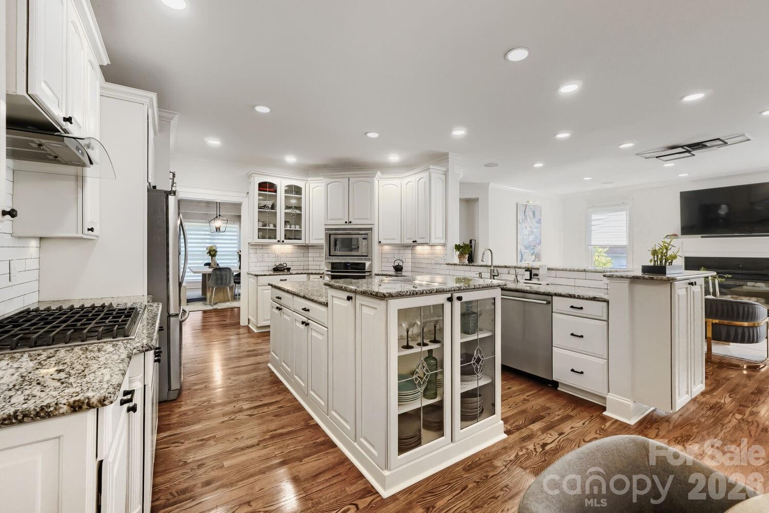 6605 Saunton Court